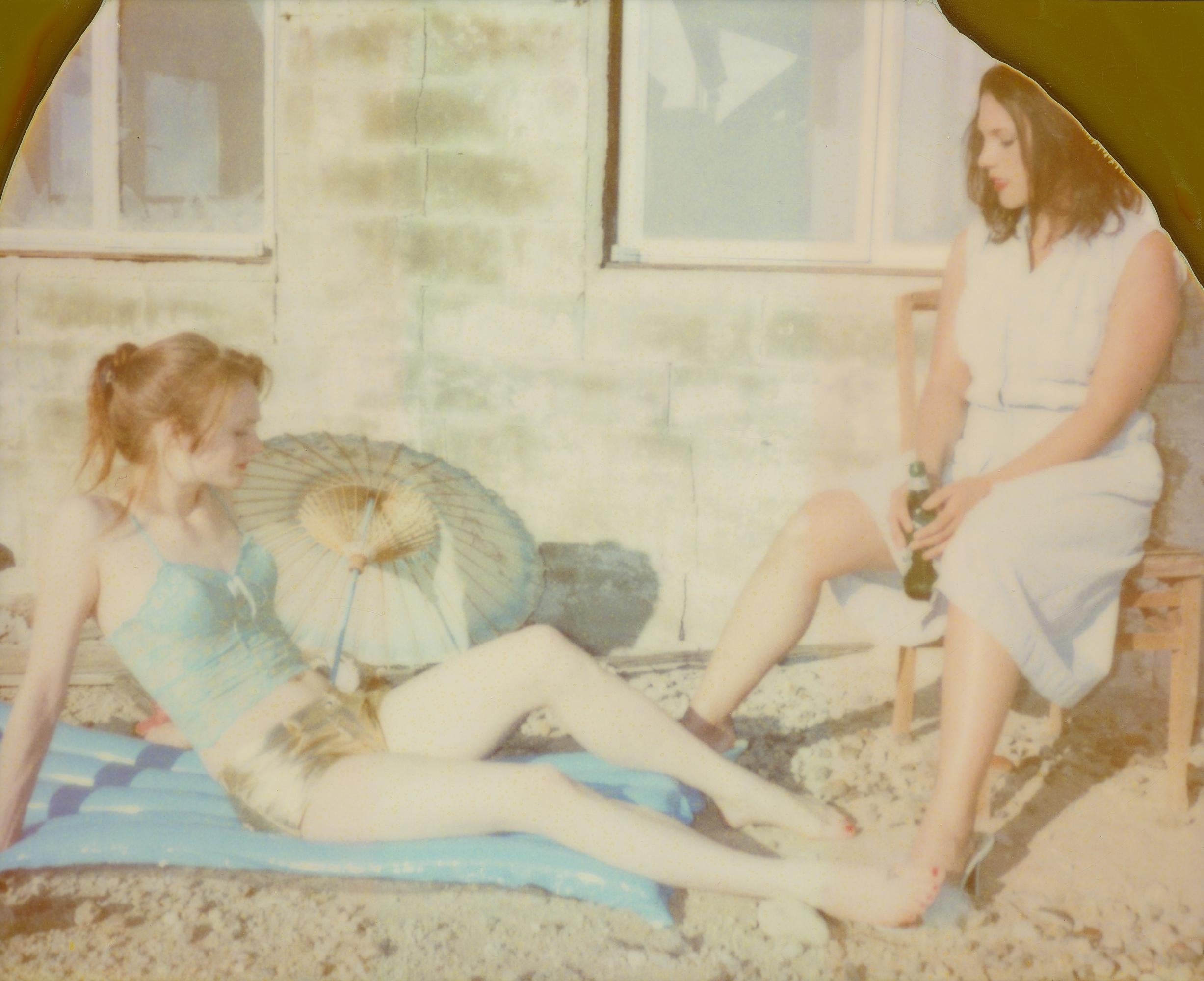 Stefanie Schneider Color Photograph – Honey, I love you (Till Death do us Part) - 21. Jahrhundert, Polaroid, Farbe