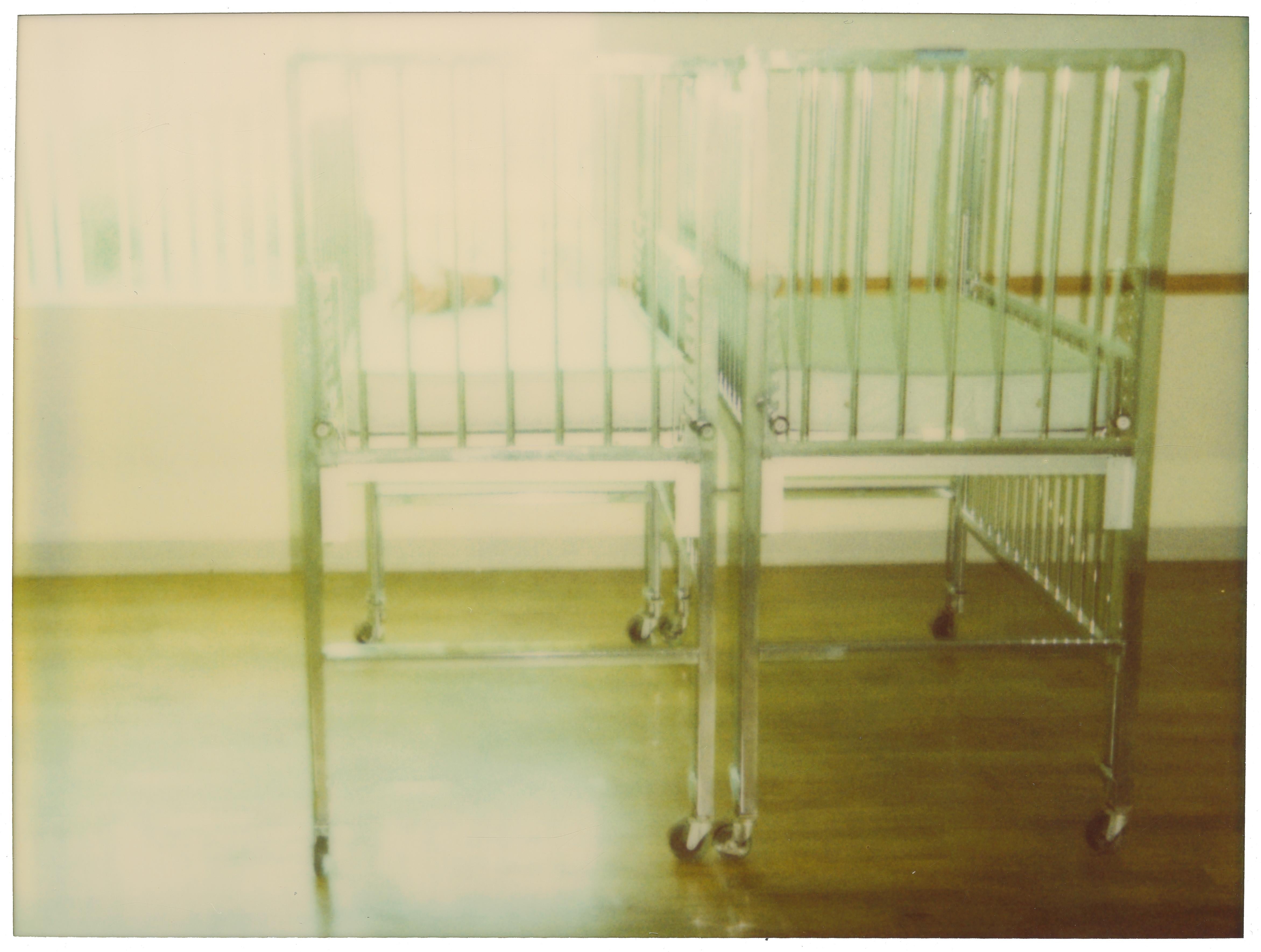Stefanie Schneider Portrait Photograph – Hospital Ward (Suburbia) - Contemporary, Polaroid, Fotografie