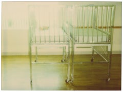 Hôpital (banlieue) - Contemporain, Polaroïd, Photographie