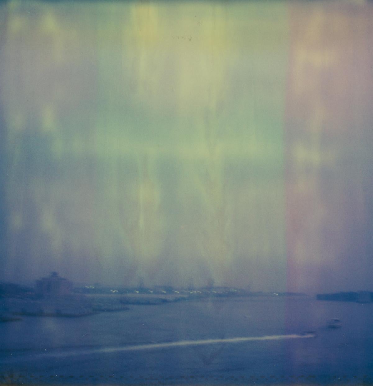 Landscape Photograph di Stefanie Schneider - Hudson (Soggiorno) - Polaroid