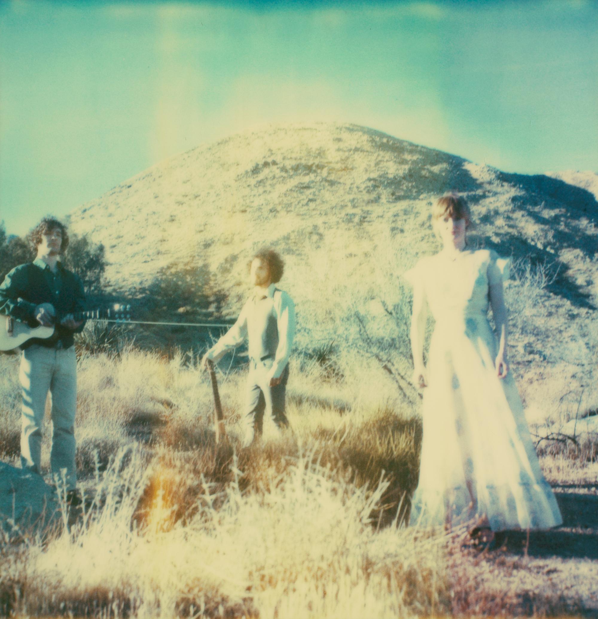 Stefanie Schneider Color Photograph – I Think I'm a Ghost II – von Daisy McCrackin, Aufnahme „God Willing“