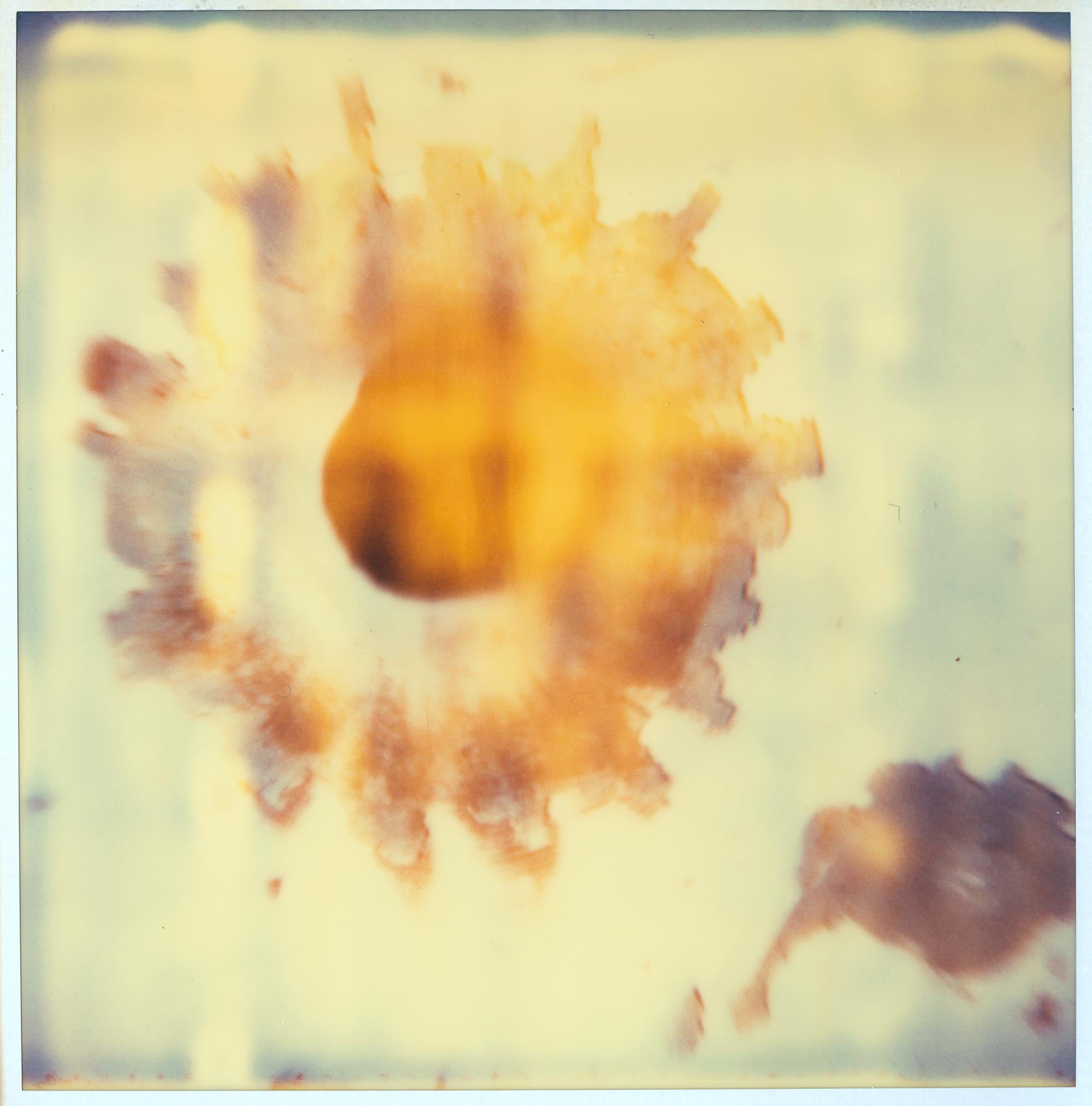 Stefanie Schneider Abstract Photograph – Impact (Wastelands) - 100x100cm, Polaroid, Contemporary, Abstrakt, Montiert