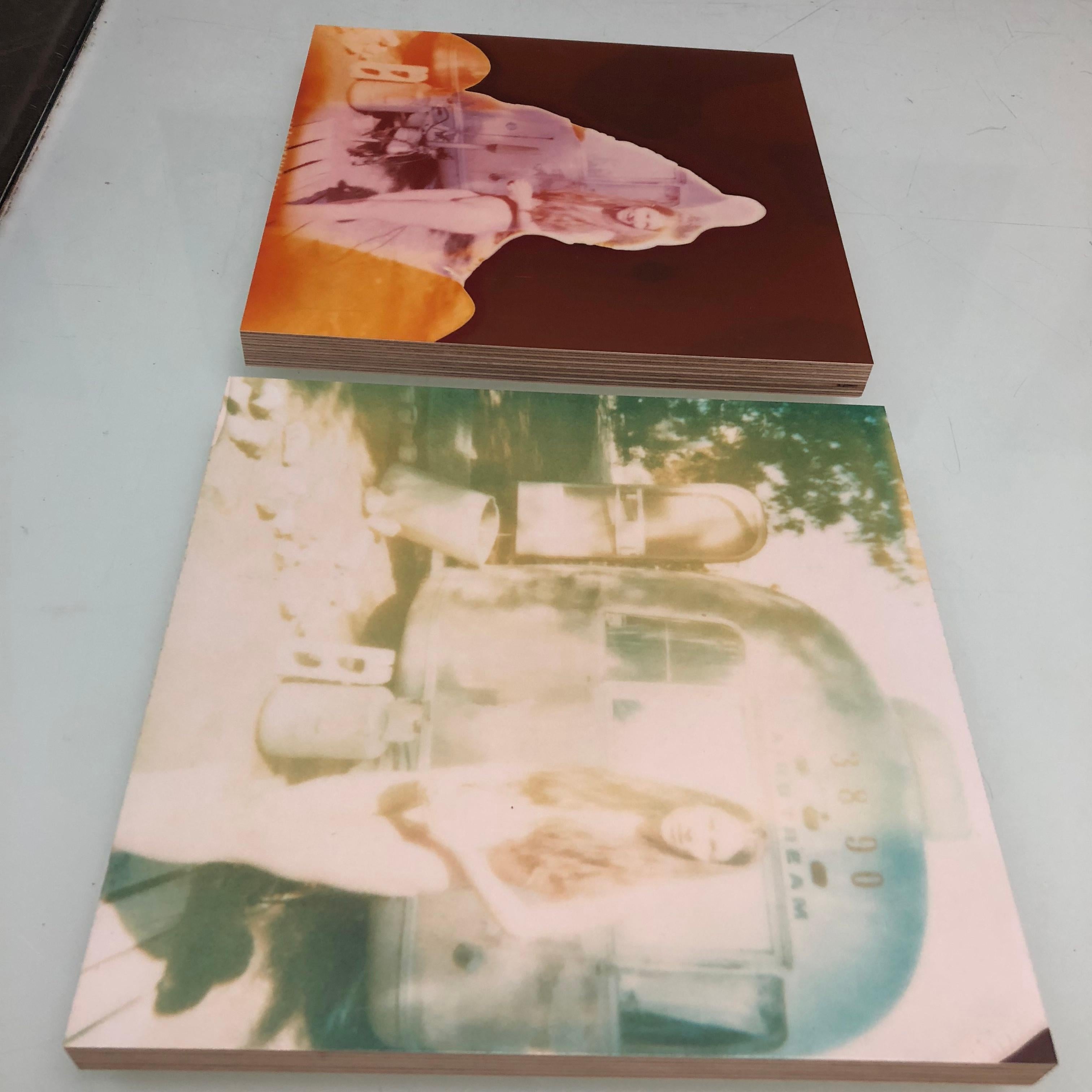 In front of Trailer (Sidewinder), diptyque Polaroid, nu, contemporain, Analog en vente 2