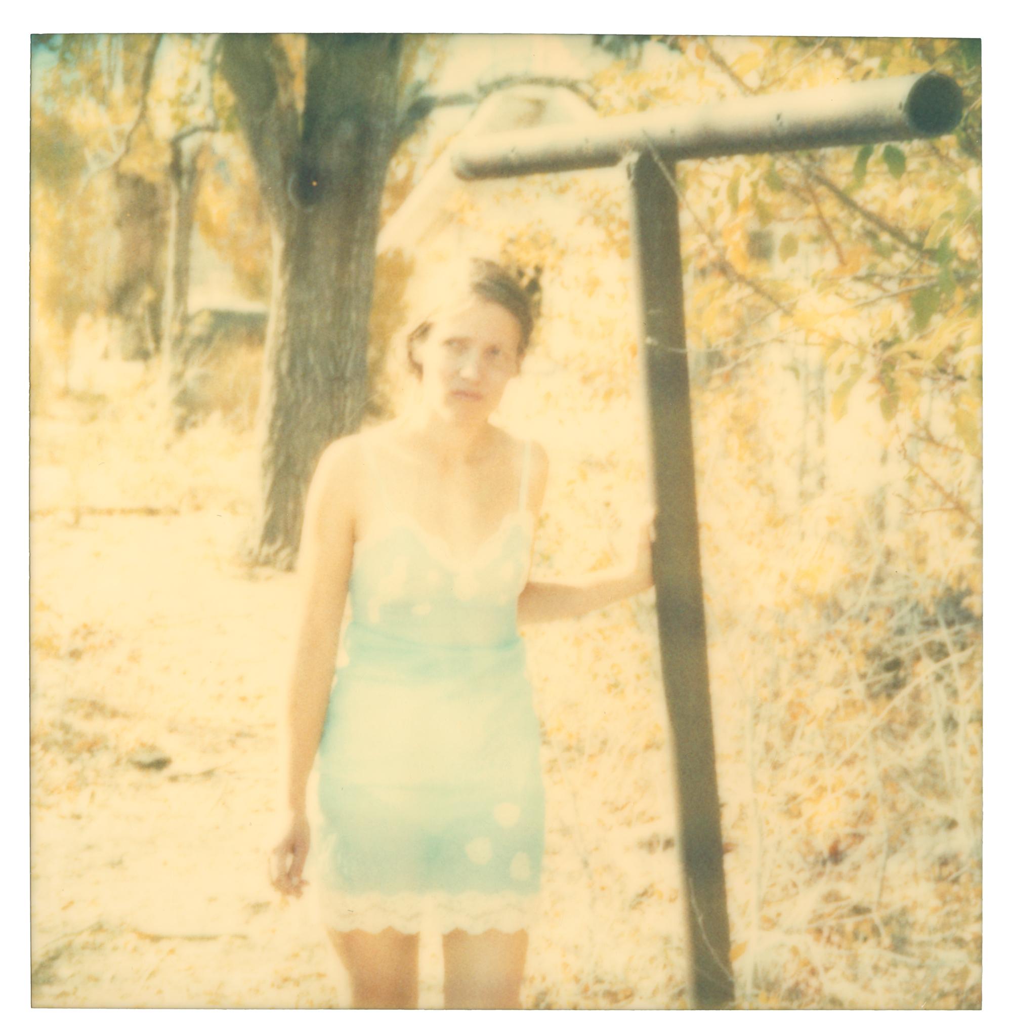 Color Photograph Stefanie Schneider - Inclined (Wastelands) - Polaroid, Expired. contemporaine, couleur
