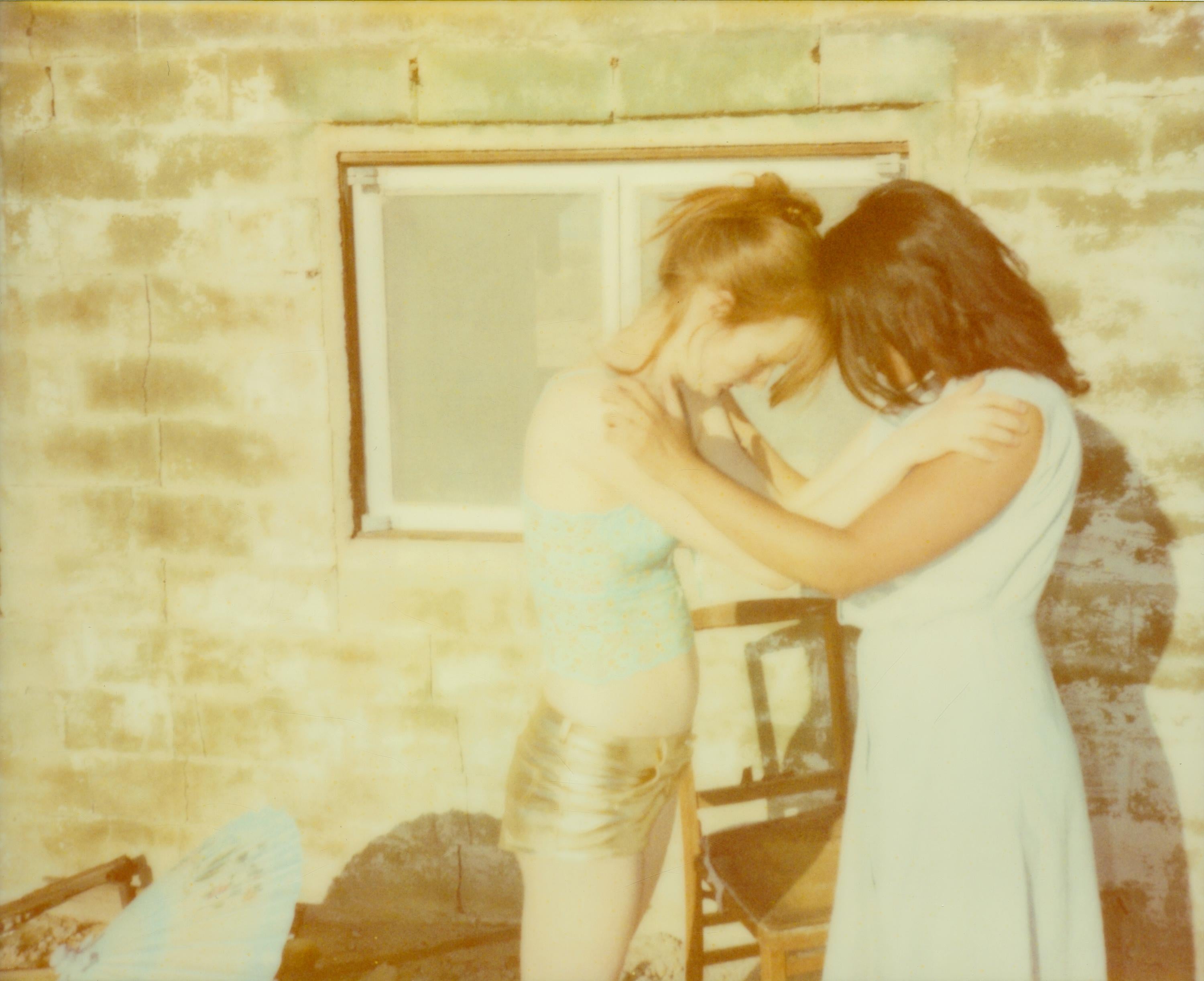 It Rains on our Love (La mort ne fait pas partie de notre amour) - 21e siècle, Polaroid, couleur - Contemporain Photograph par Stefanie Schneider
