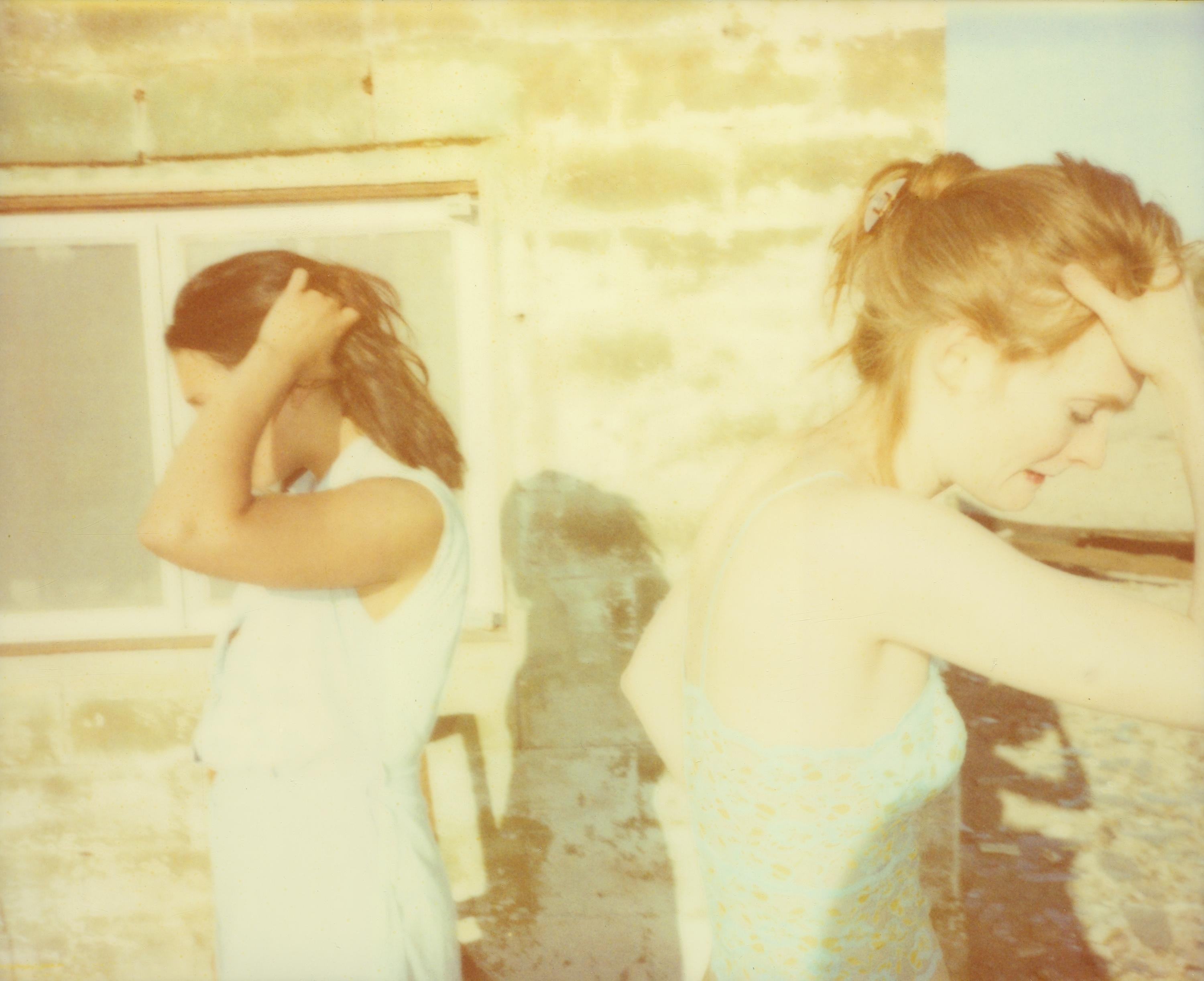 Llueve sobre nuestro amor (Hasta que la muerte nos separe) - Siglo XXI, Polaroid, Color - Color Photograph Beige de Stefanie Schneider