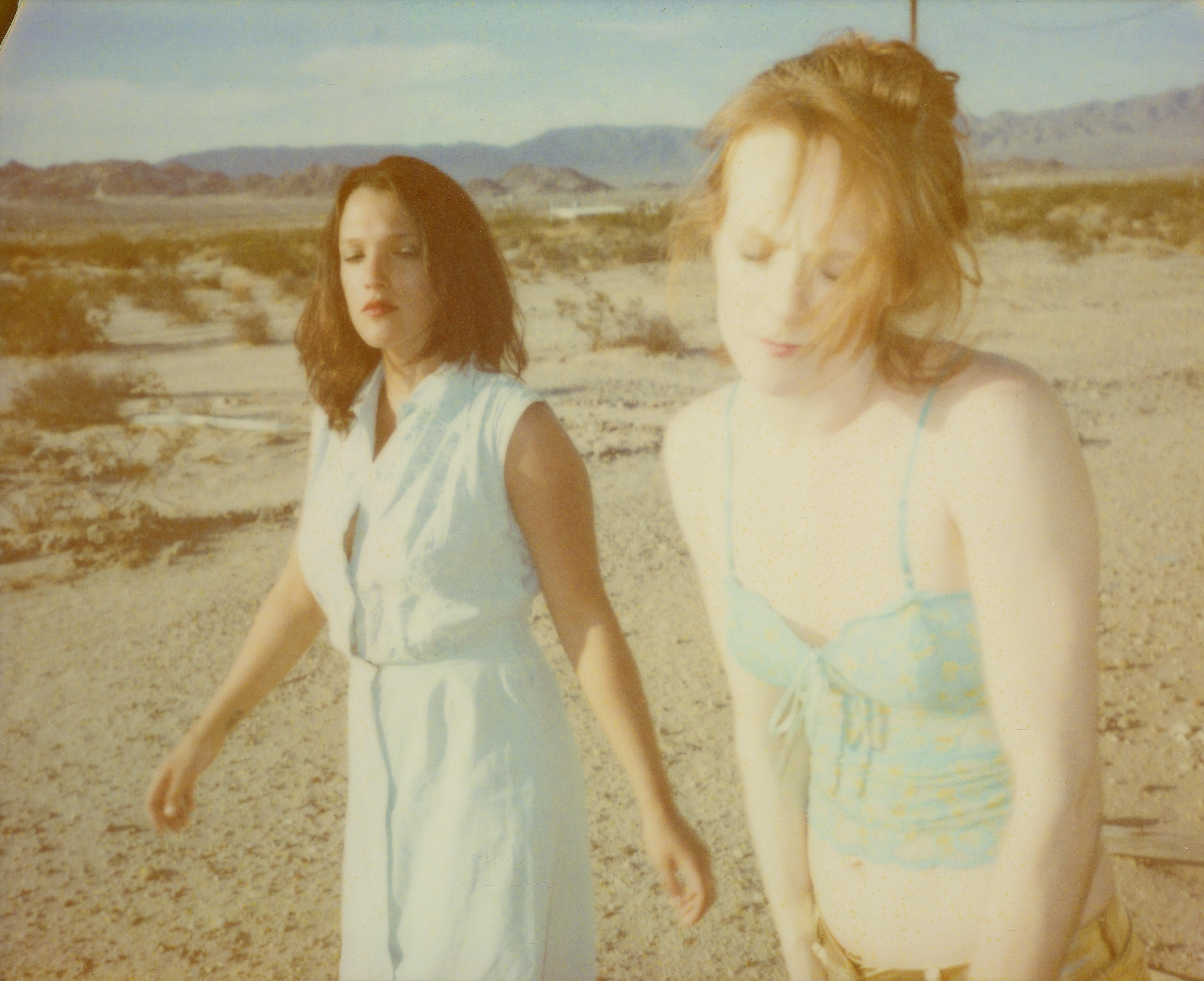 Color Photograph de Stefanie Schneider - It's gonna be ok (Hasta que la muerte nos separe) - Siglo XXI, Polaroid, Color