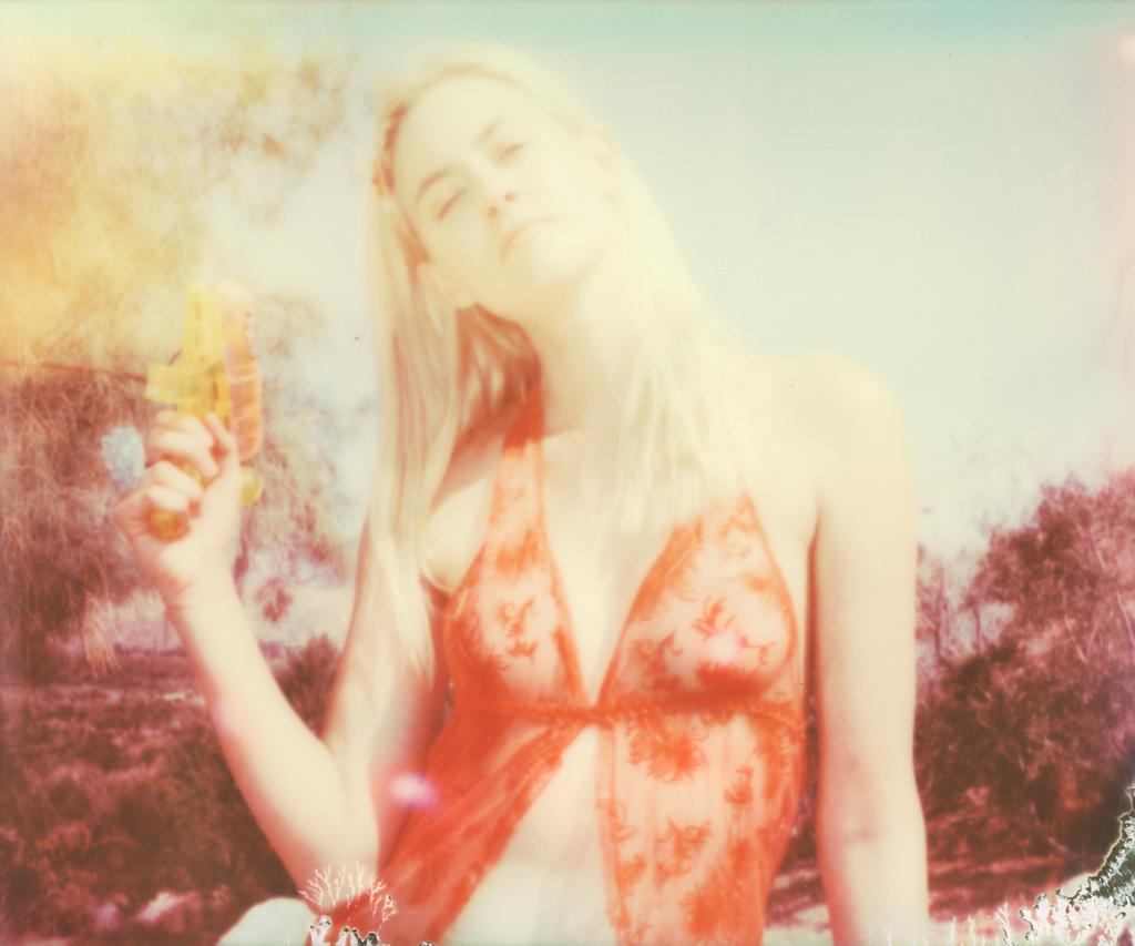 Stefanie Schneider Portrait Photograph – Jane is Dreaming (Heavenly Falls) - Polaroid, Contemporary, Frauen