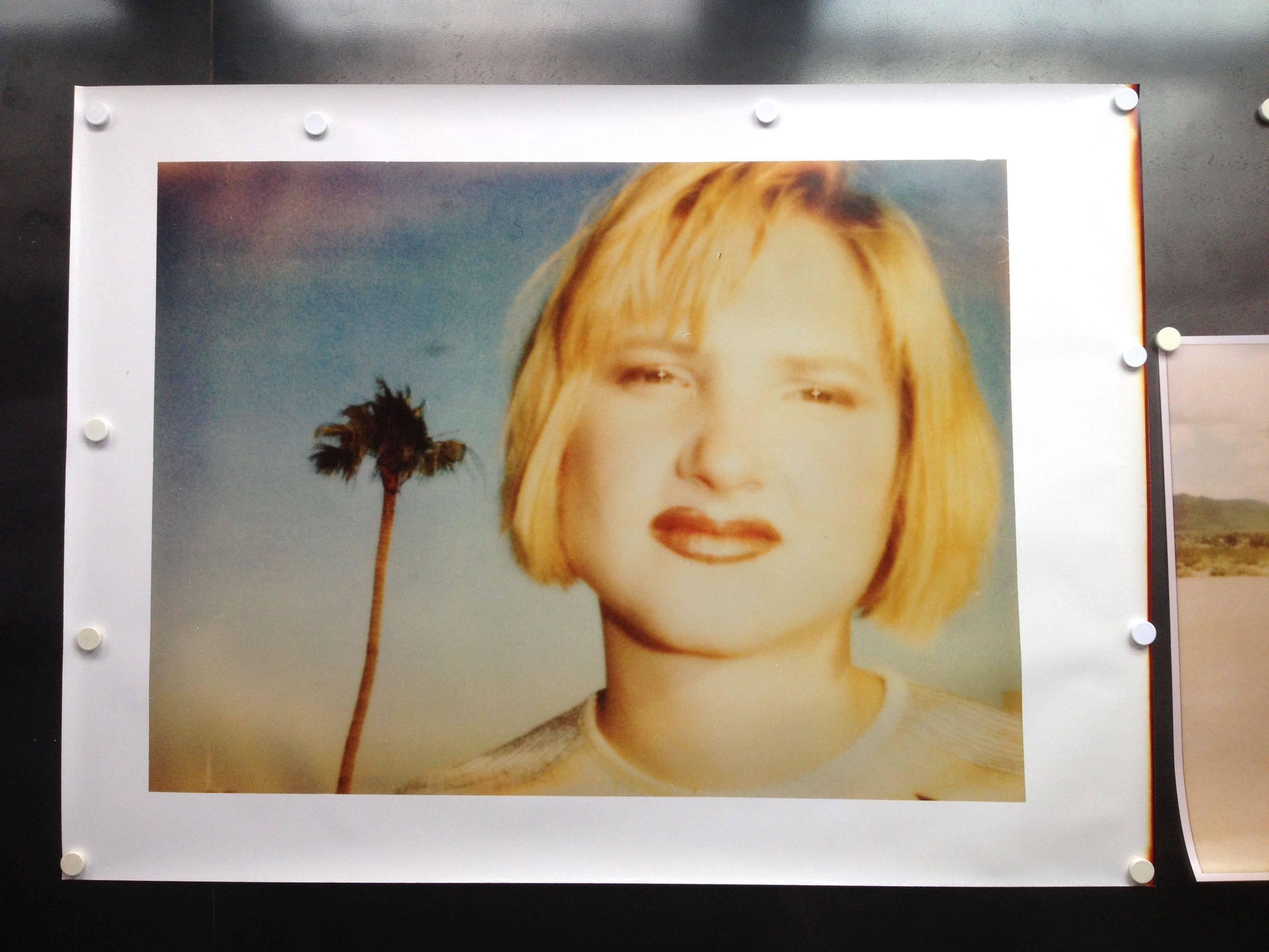 Stefanie Schneider Portrait Photograph – Kirsten Red Lips (California Blue Screen) - analog