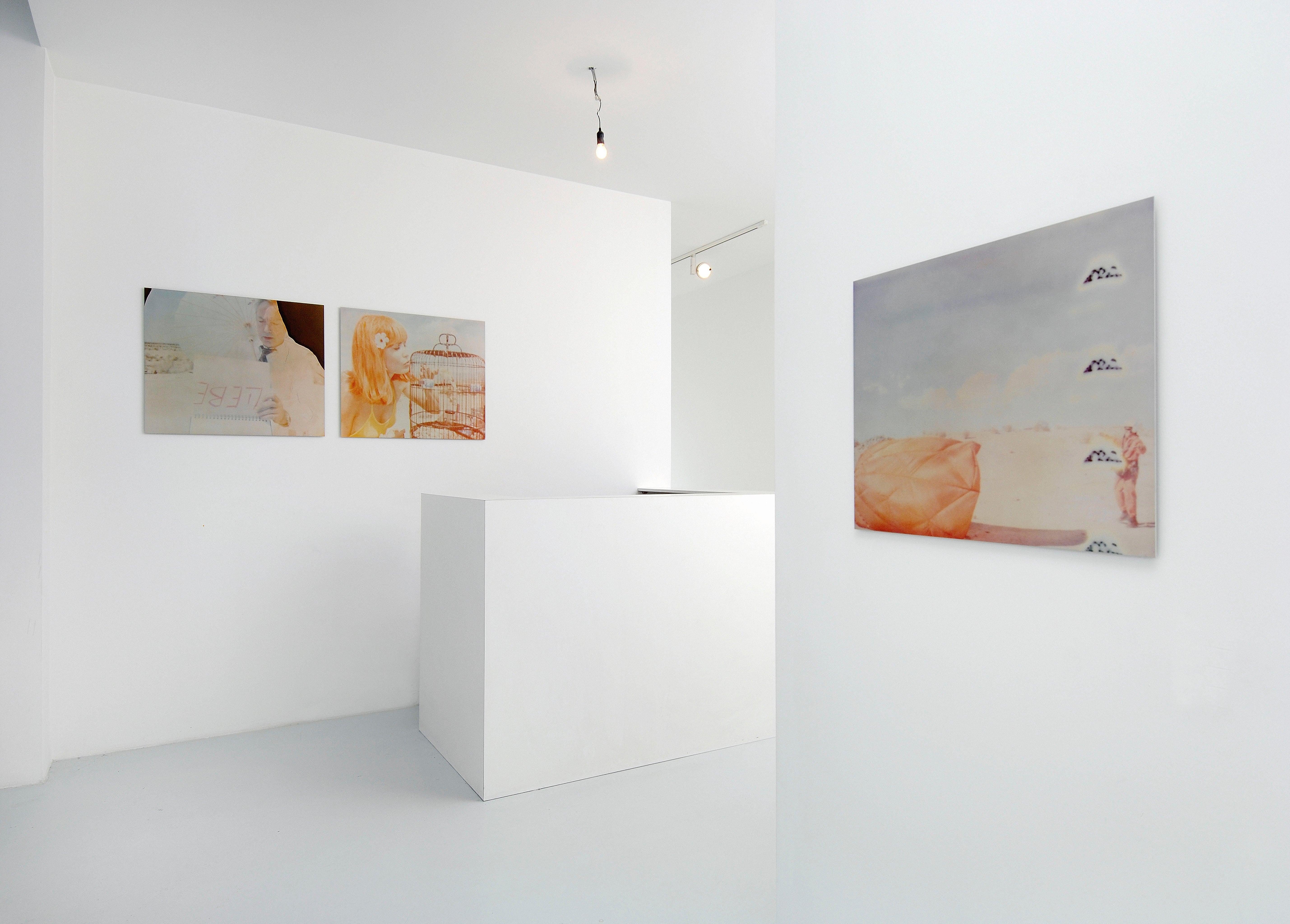 Li(e)be (Stage of Consciousness) mit Udo Kier - analog, Polaroid, Contemporary – Photograph von Stefanie Schneider