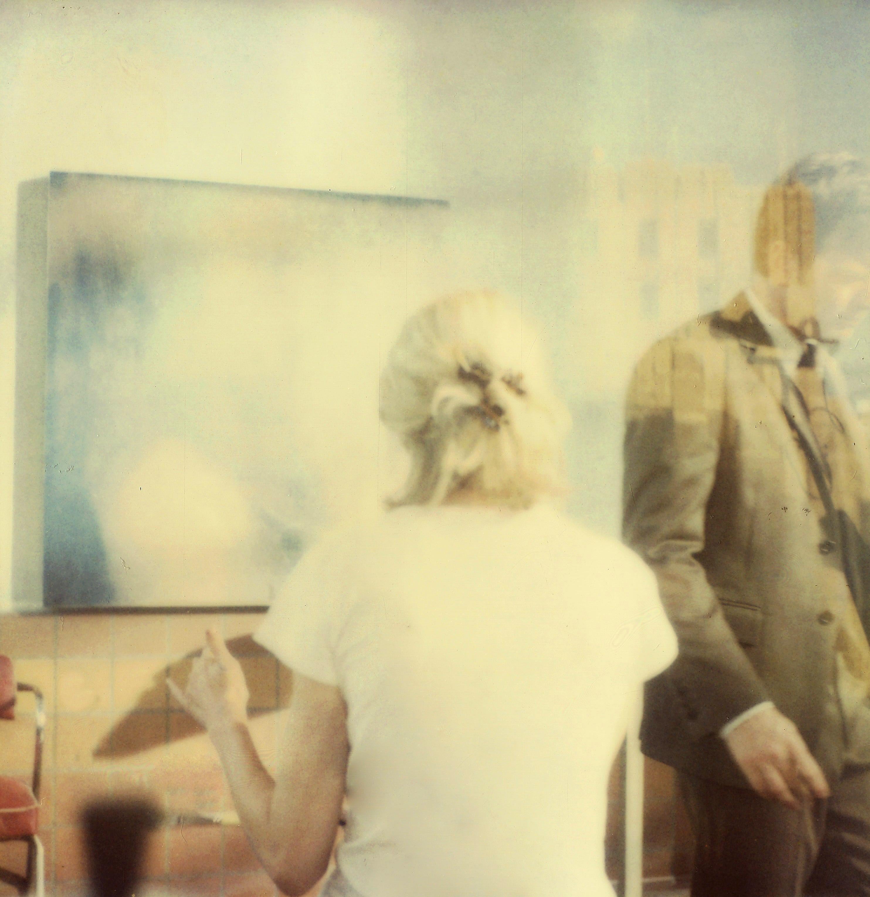 Figurative Photograph Stefanie Schneider - Polaroid de Lila's Studio (Stay) - XXIe siècle, contemporain, couleur