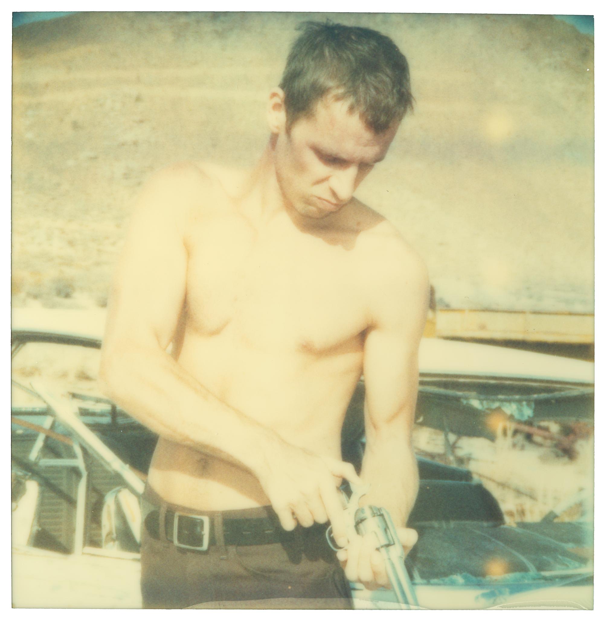 Loading the Gun (Wastelands), Edition 2/5 , 57x56cm, 2003
analog C-Print, hand-printed by the artist on Fuji Crystal Archive Paper,
based on an expired Polaroid, Artist inventory Number 1234.02,
mounted on Aluminum with matte UV-Protection, signed