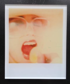 Lollipop Mini - montato - con Radha Mitchell, basato su una Polaroid