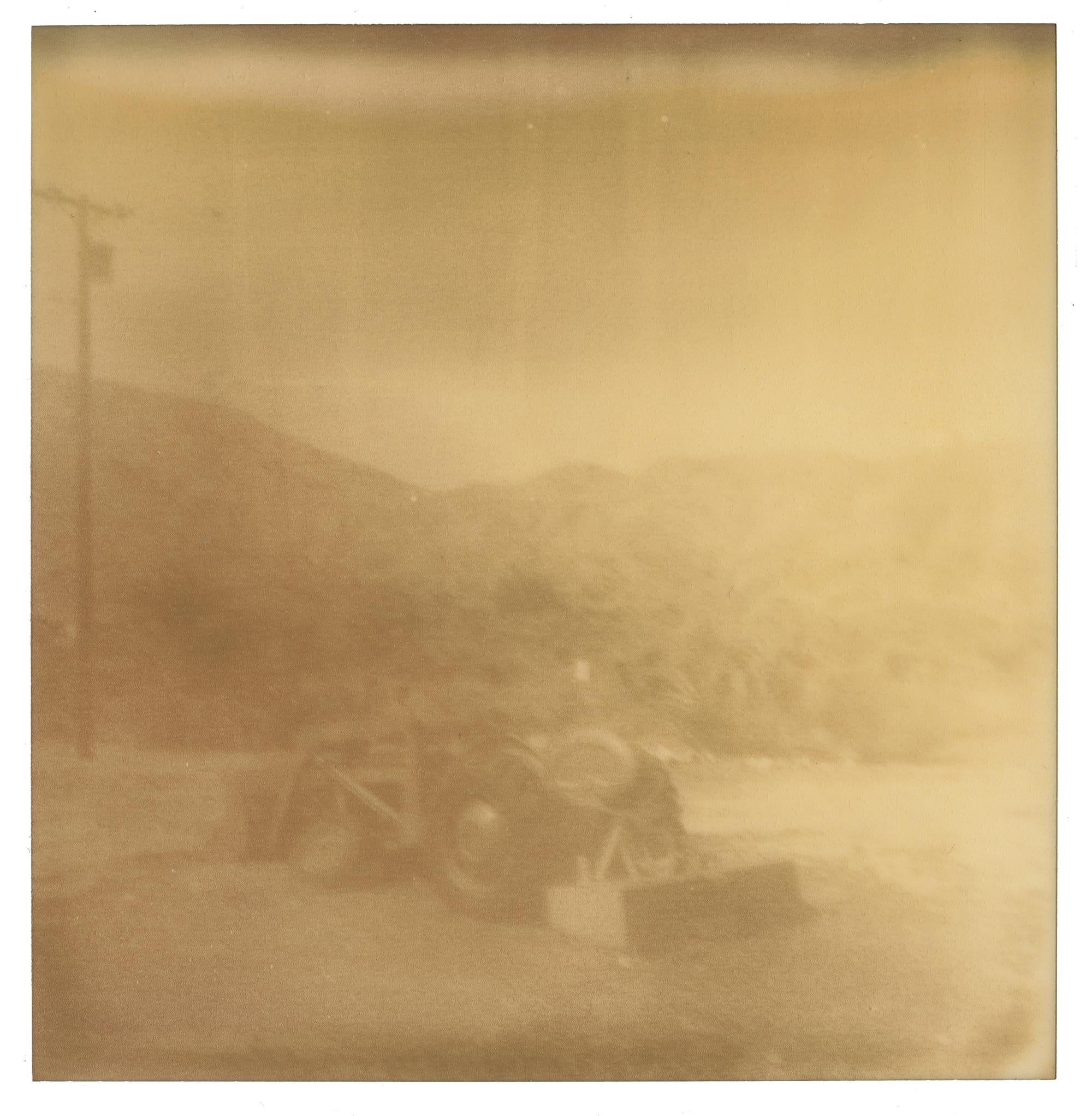 Outback Dreams - 29 Palms, CA - 2010

50x130cm. 
Archiv-C-Print, basierend auf den 3 Original-Polaroids. 
Unterschriftenlabel und Zertifikat.
Künstler-Inventar # 1933. 
Nicht montiert. 

DER GRÖSSERE DER EMPTINESSE DER GRANDER DER KUNST - Stefan