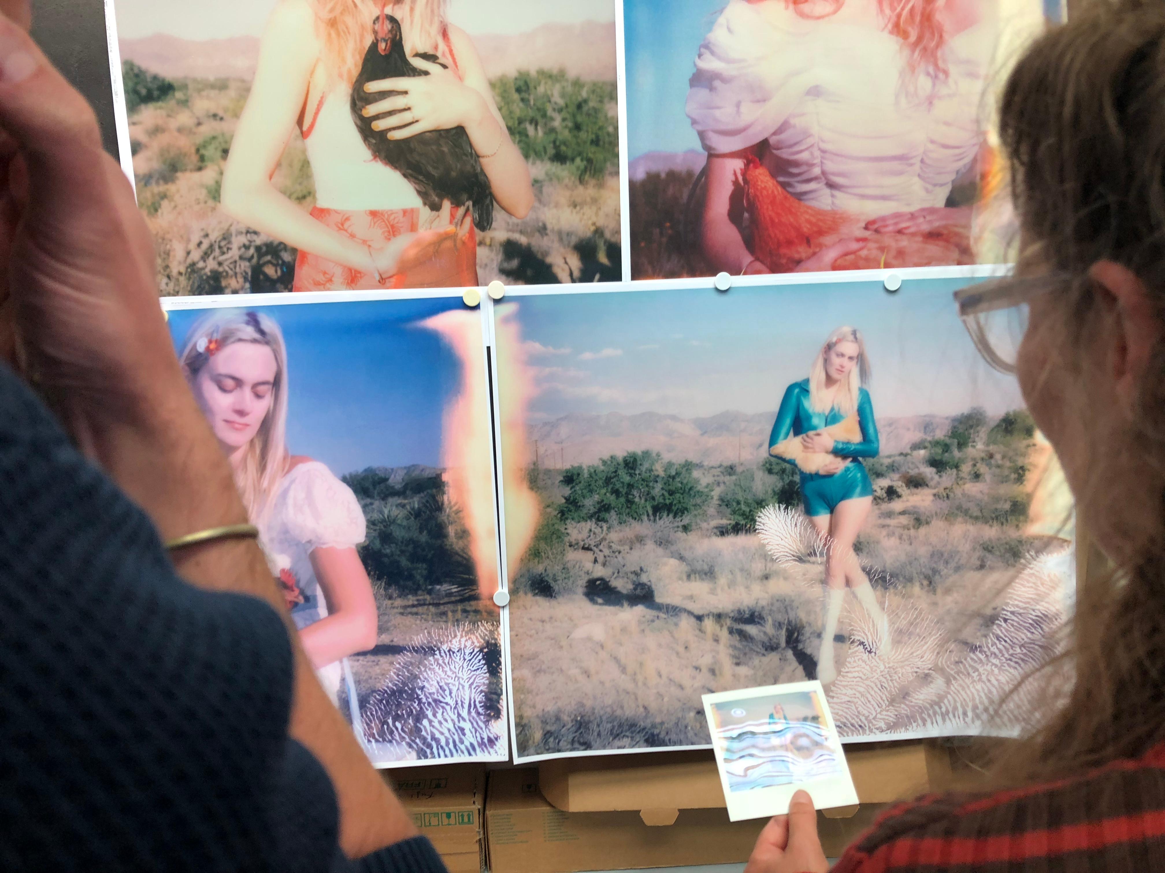 Amour - Contemporain, 21e siècle, Polaroïd, Figuratif, Photographie, Nu - Beige Portrait Photograph par Stefanie Schneider