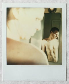 männlicher Akt VIII - Original Polaroid Einzigartiges Stück
