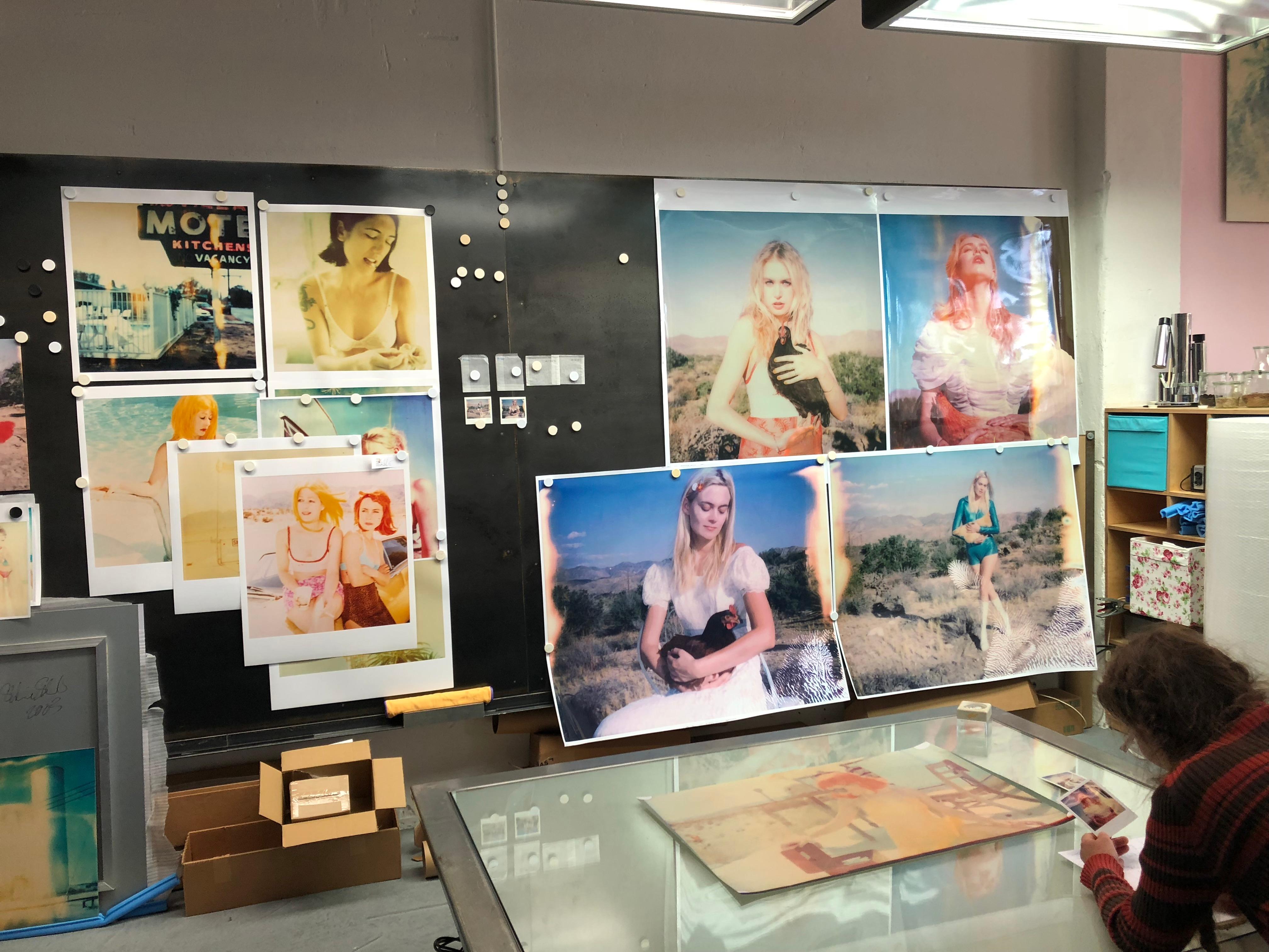 Manhatten, Stay, Contemporary, Abstrait, Paysage, Polaroid, expiré, Schneider - Photograph de Stefanie Schneider