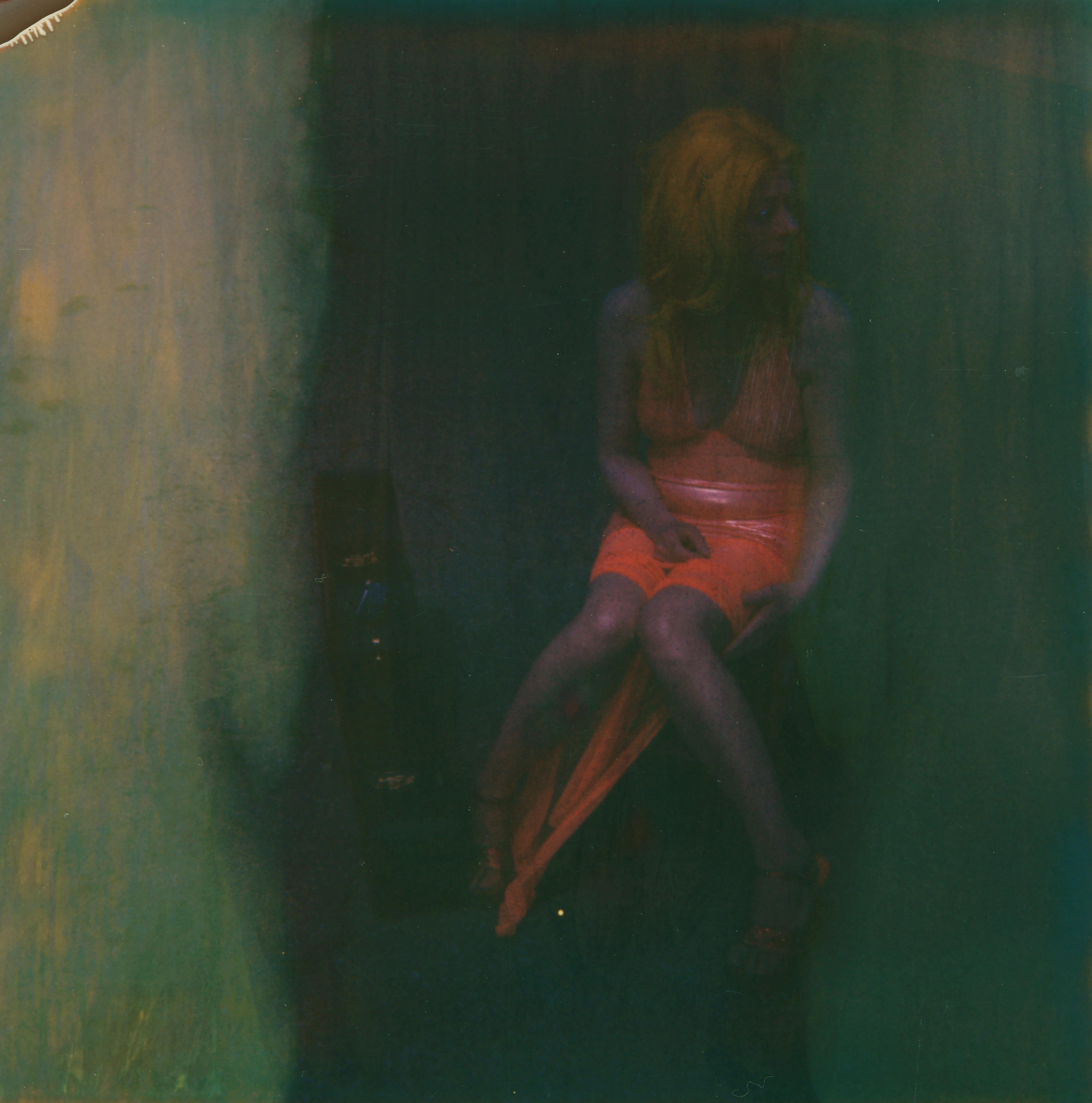 Stefanie Schneider Figurative Photograph - Max hitches into Town (29 Palms, CA) analog, mounted