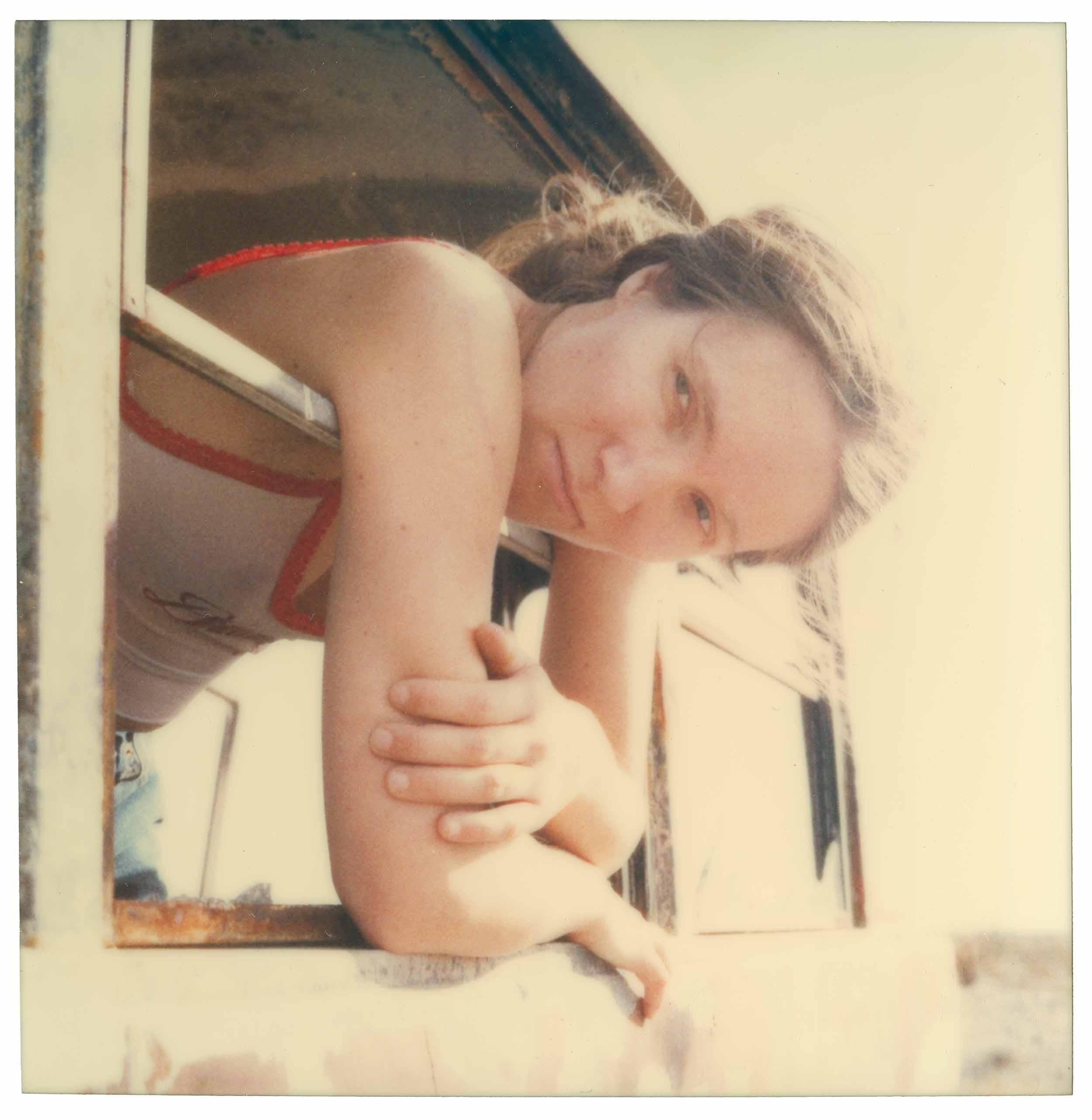 Stefanie Schneider Portrait Photograph – Vielleicht morgen (Fresser als Paradies) – 21. Jahrhundert, Polaroid, Farbe