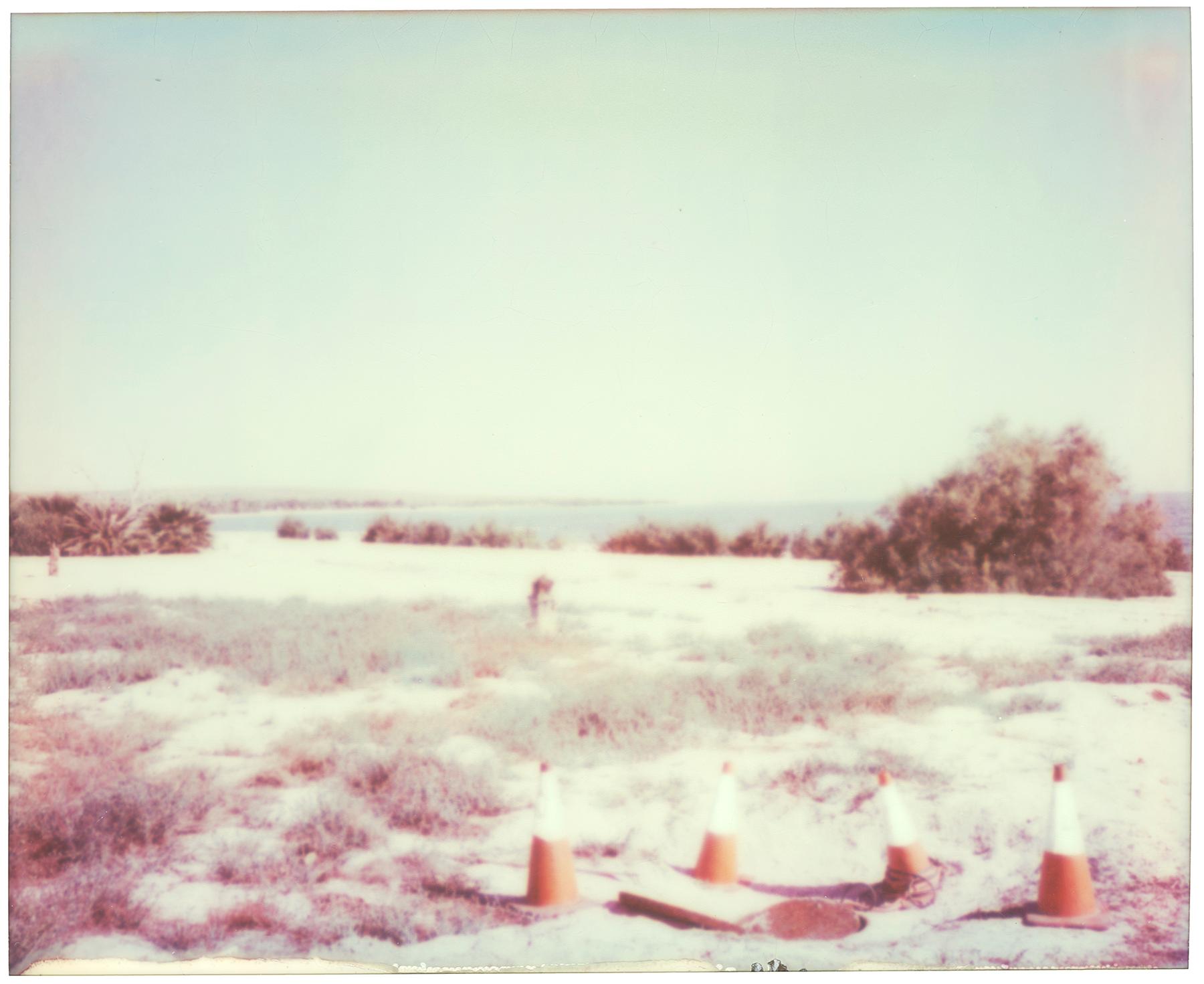 Stefanie Schneider Landscape Photograph – Männer bei der Arbeit (Kalifornien Badlands)