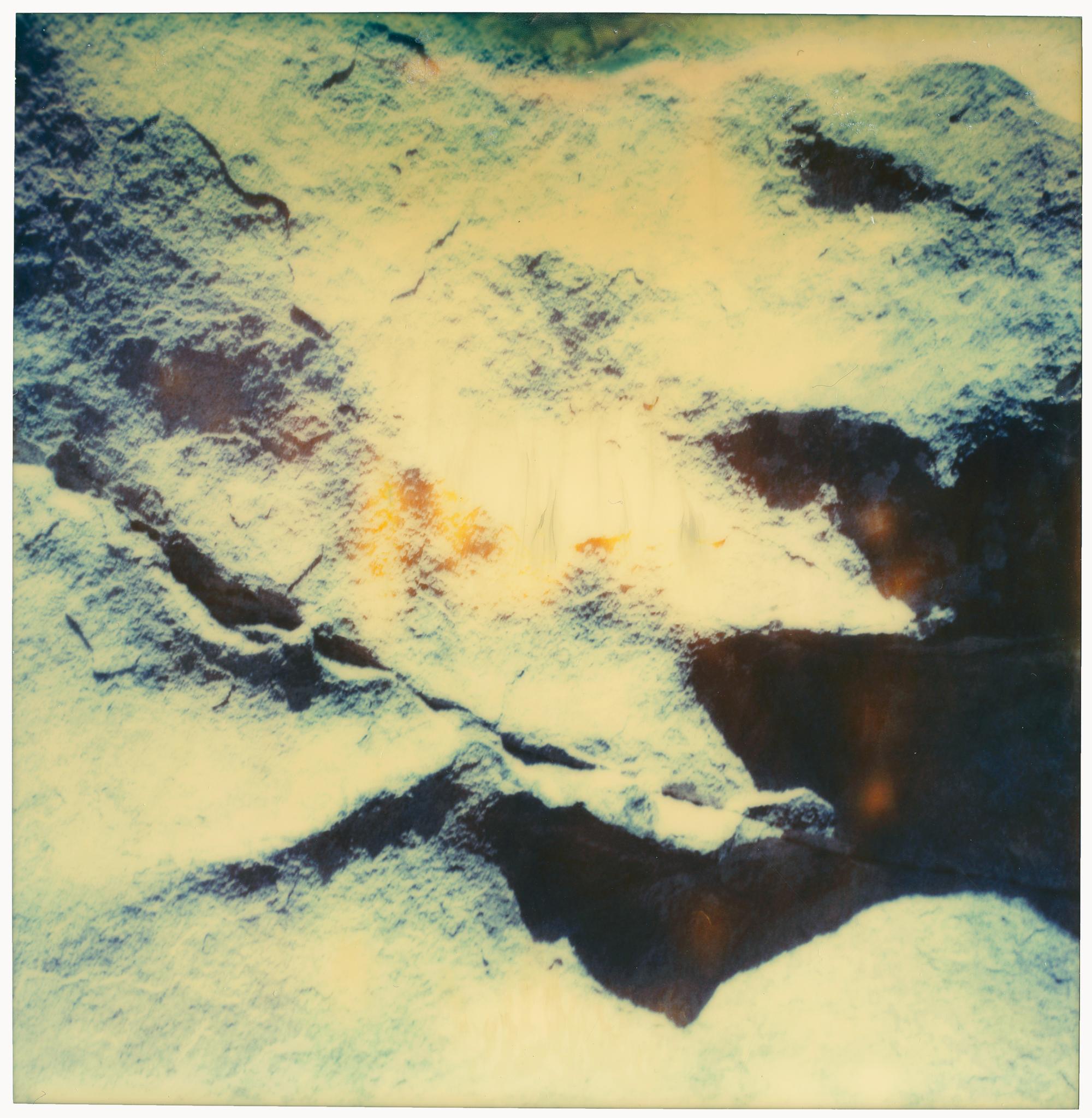 Color Photograph di Stefanie Schneider - Moonscape - Il pianeta delle scimmie 03 - 21° secolo, Polaroid, Astratto