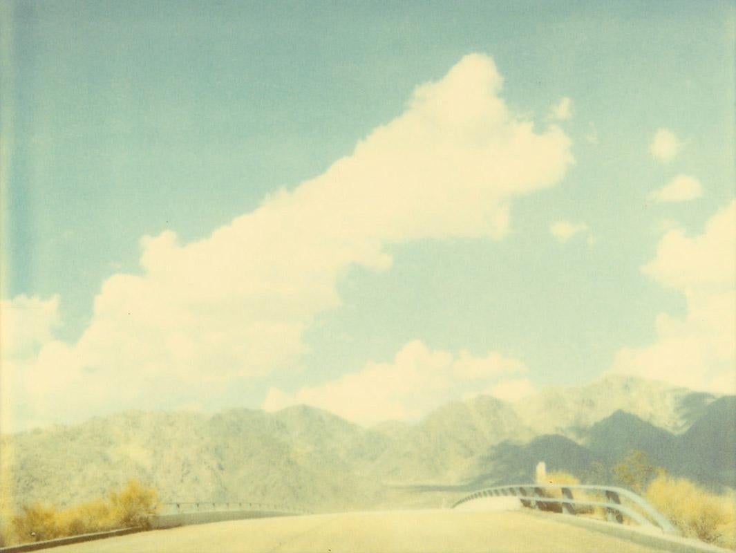 Color Photograph Stefanie Schneider - Mountain Ridge (Stranger than Paradise) - analogique, vintage. monté