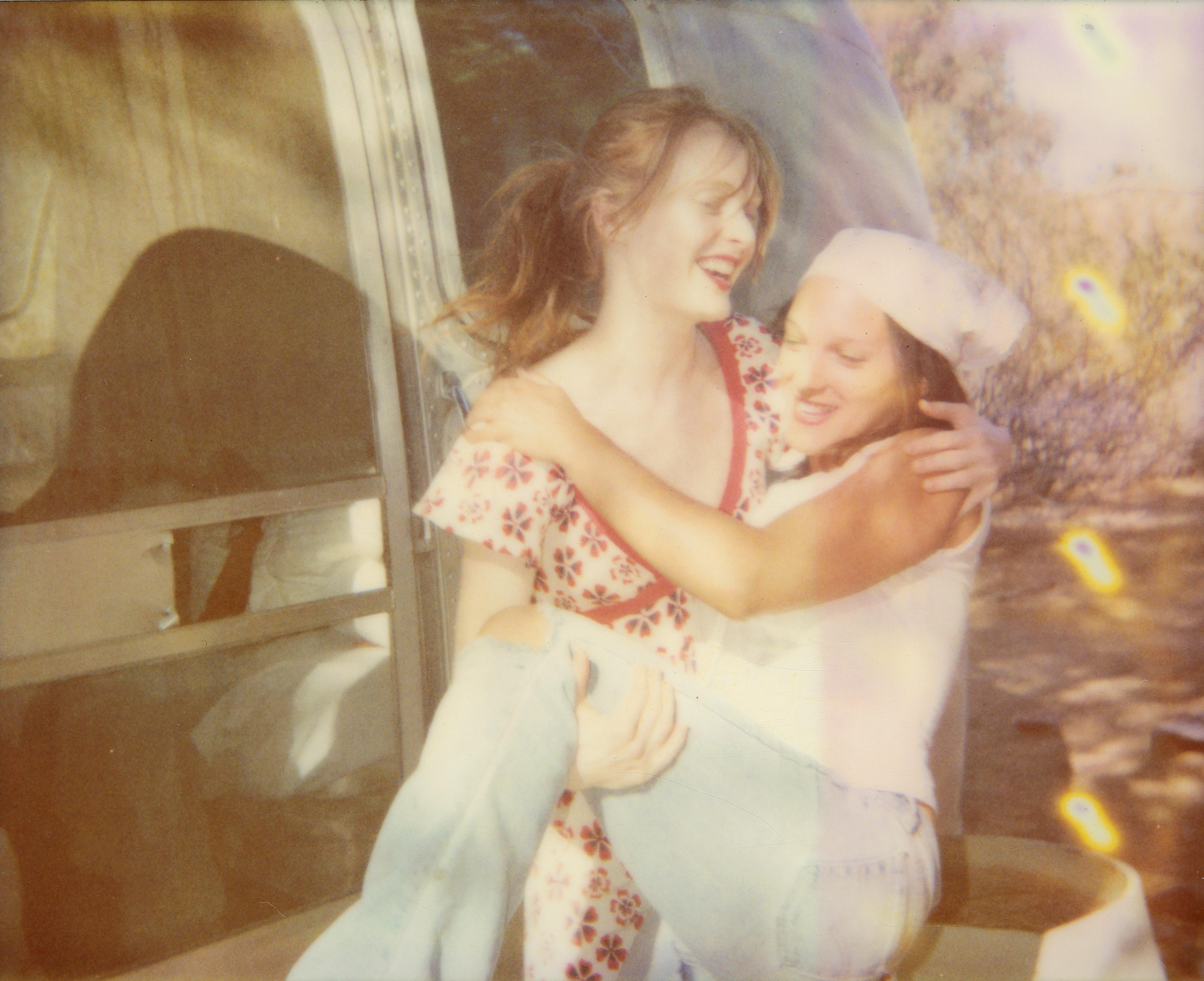 Stefanie Schneider Color Photograph – Moving in Together (Till Death do us Part) – analog, zeitgenössisch, montiert