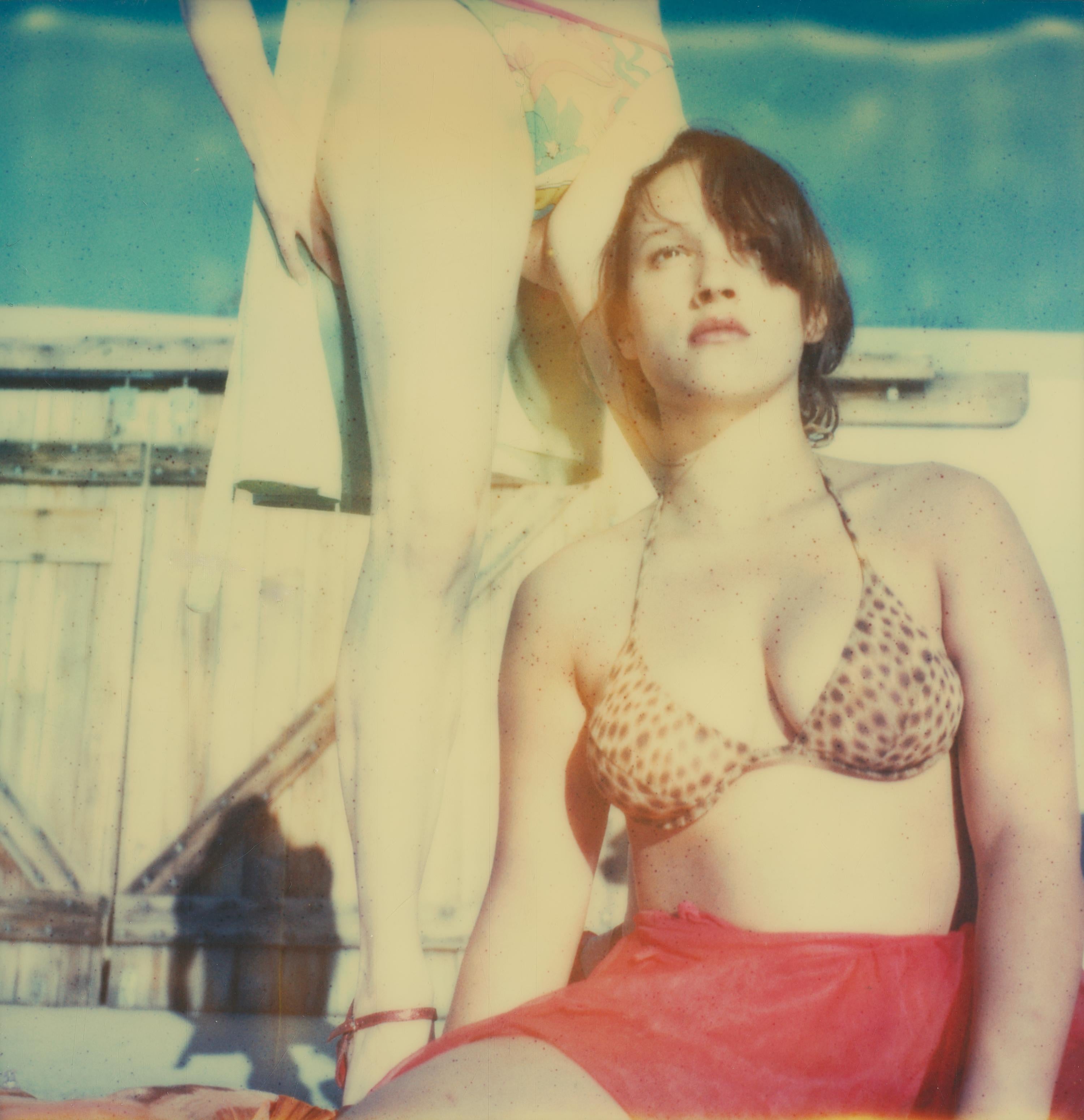 Color Photograph Stefanie Schneider - My Girl (Till Death do us Part (La mort ne fait pas partie de nous) Contemporain, Femme, Polaroid