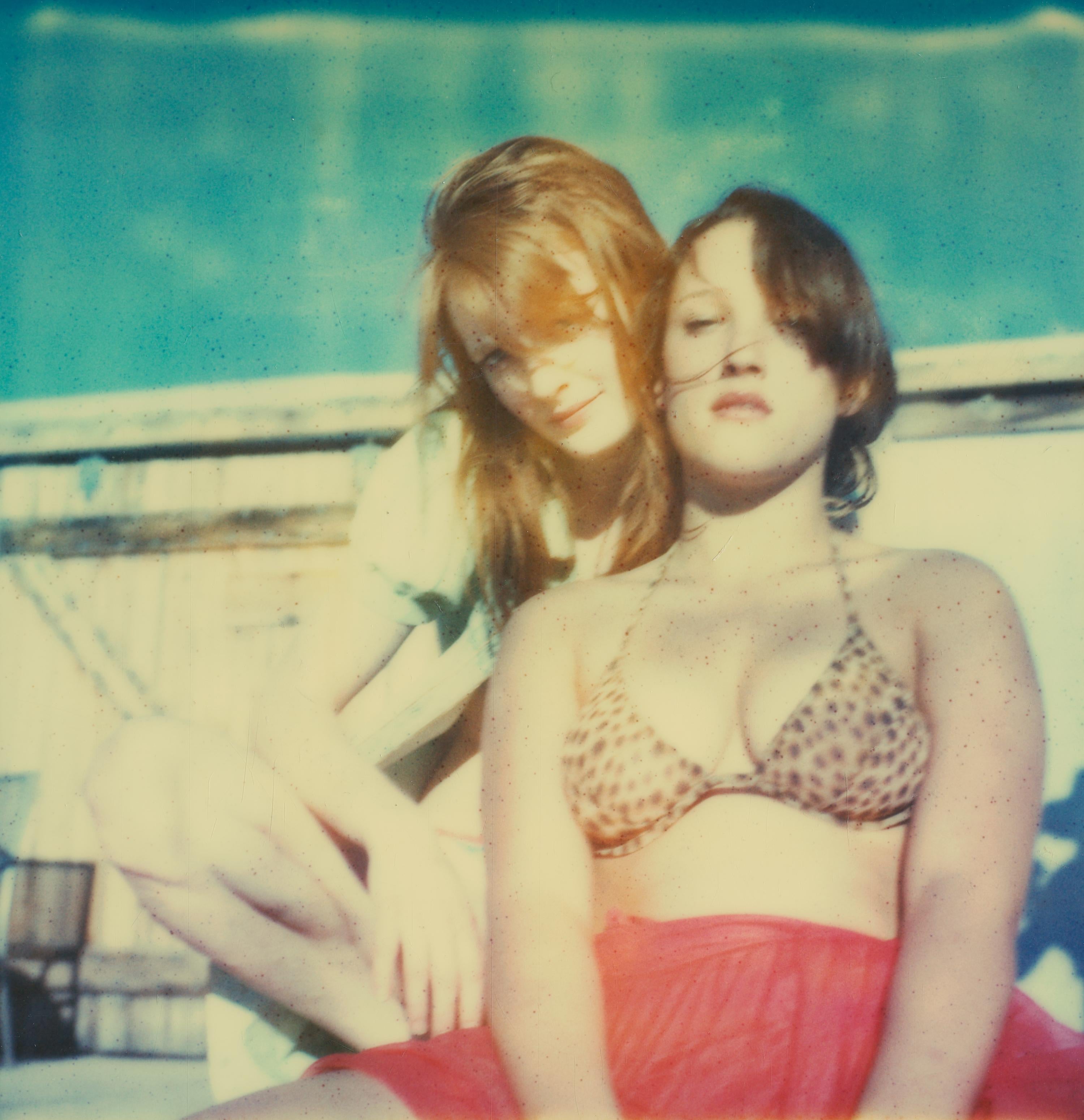 Color Photograph Stefanie Schneider - My Girl (Till Death do us Part) Contemporain, Femme, Polaroïd