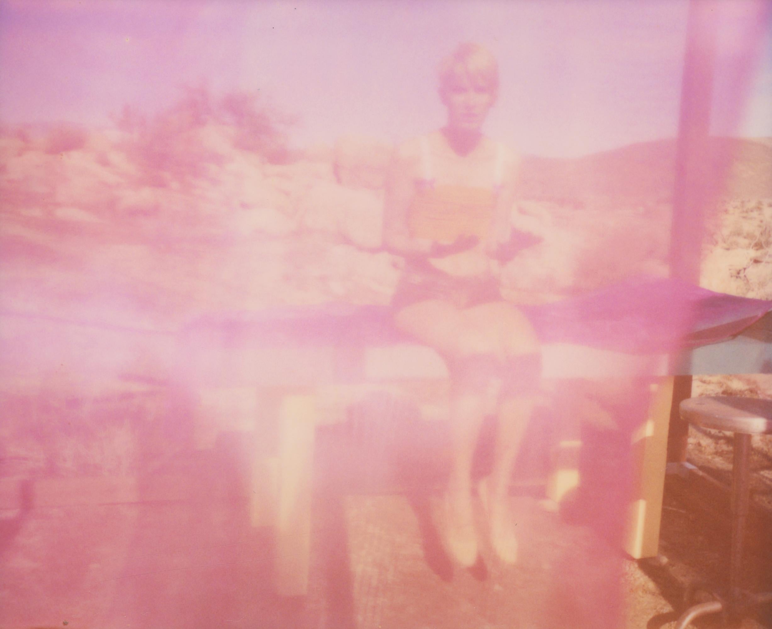 Color Photograph Stefanie Schneider - Mes mains (Heather's Dream) - Polaroid, Contemporary, color
