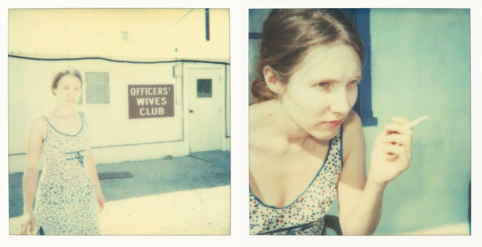 Officer Officer's Wives Club - Zeitgenössisch, 21. Jahrhundert, Polaroid, figürlich