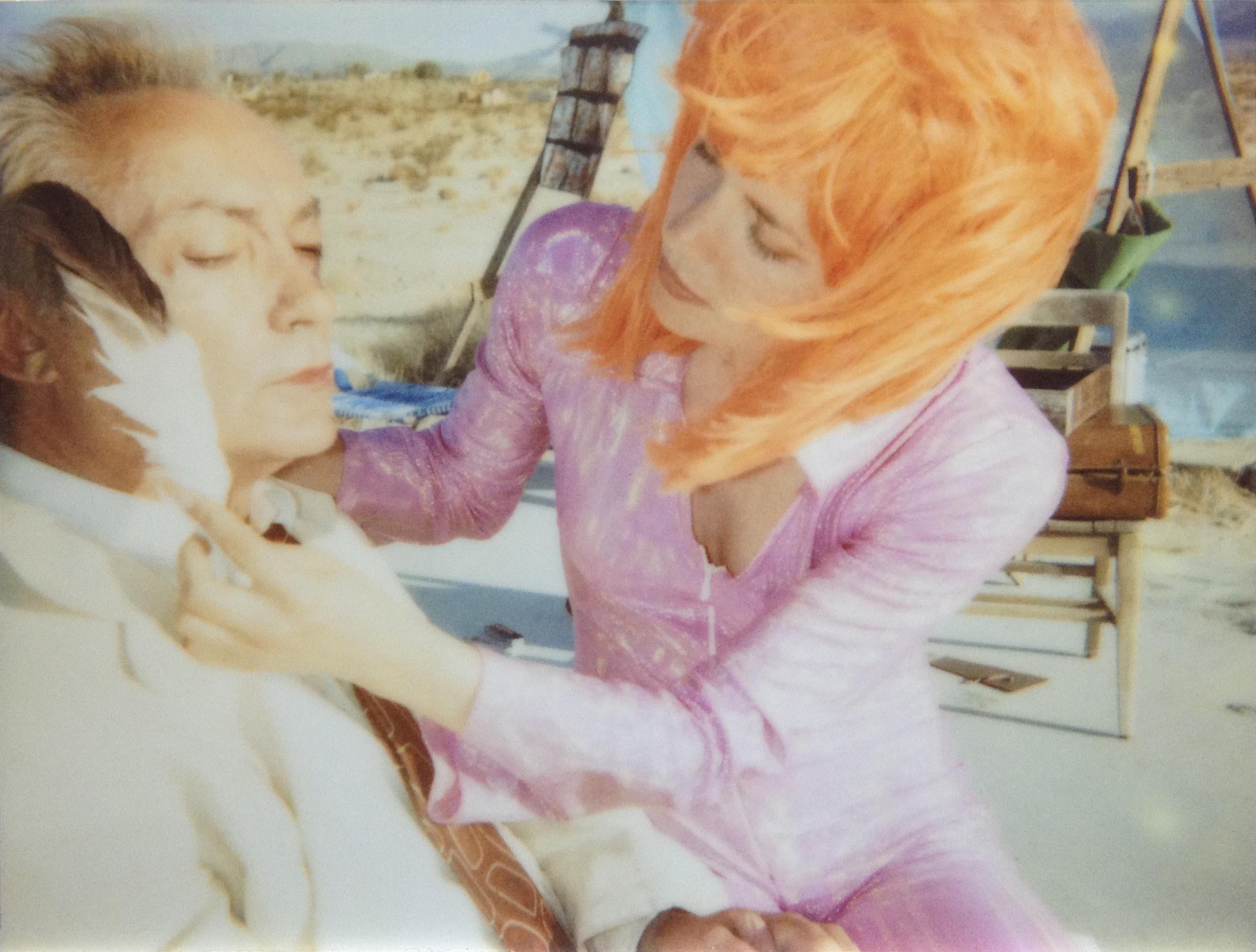 Stefanie Schneider Portrait Photograph – Oxana und Hans – Stage of Consciousness, Teil 3, mit Udo Kier