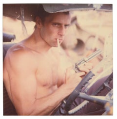 Posing II (Wastelands) - Polaroïd, périmé. Contemporain, Couleur
