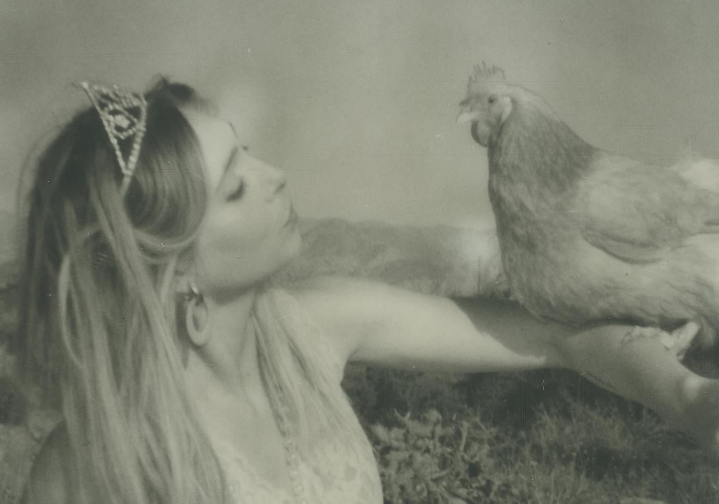 Prinzessin Kissen (Chicks and Chicks and sometimes Cocks) (Zeitgenössisch), Photograph, von Stefanie Schneider