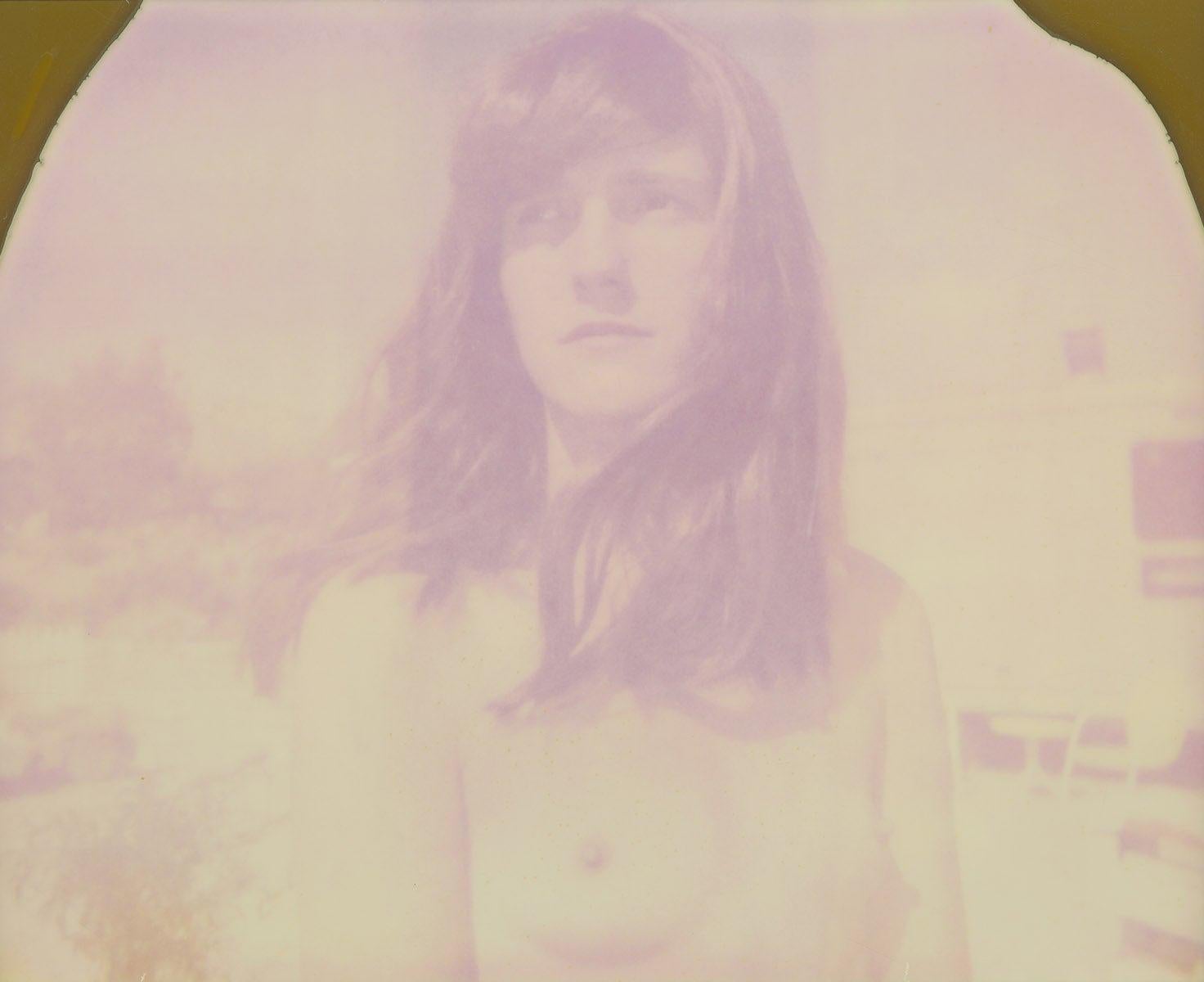 Purple Haze (The Girl behind the White Picket Fence) - Polaroid, Contemporary – Photograph von Stefanie Schneider