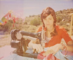 Rendering Memories (Das Mädchen hinter dem weißen Picket-Fence) - Polaroid, Porträt