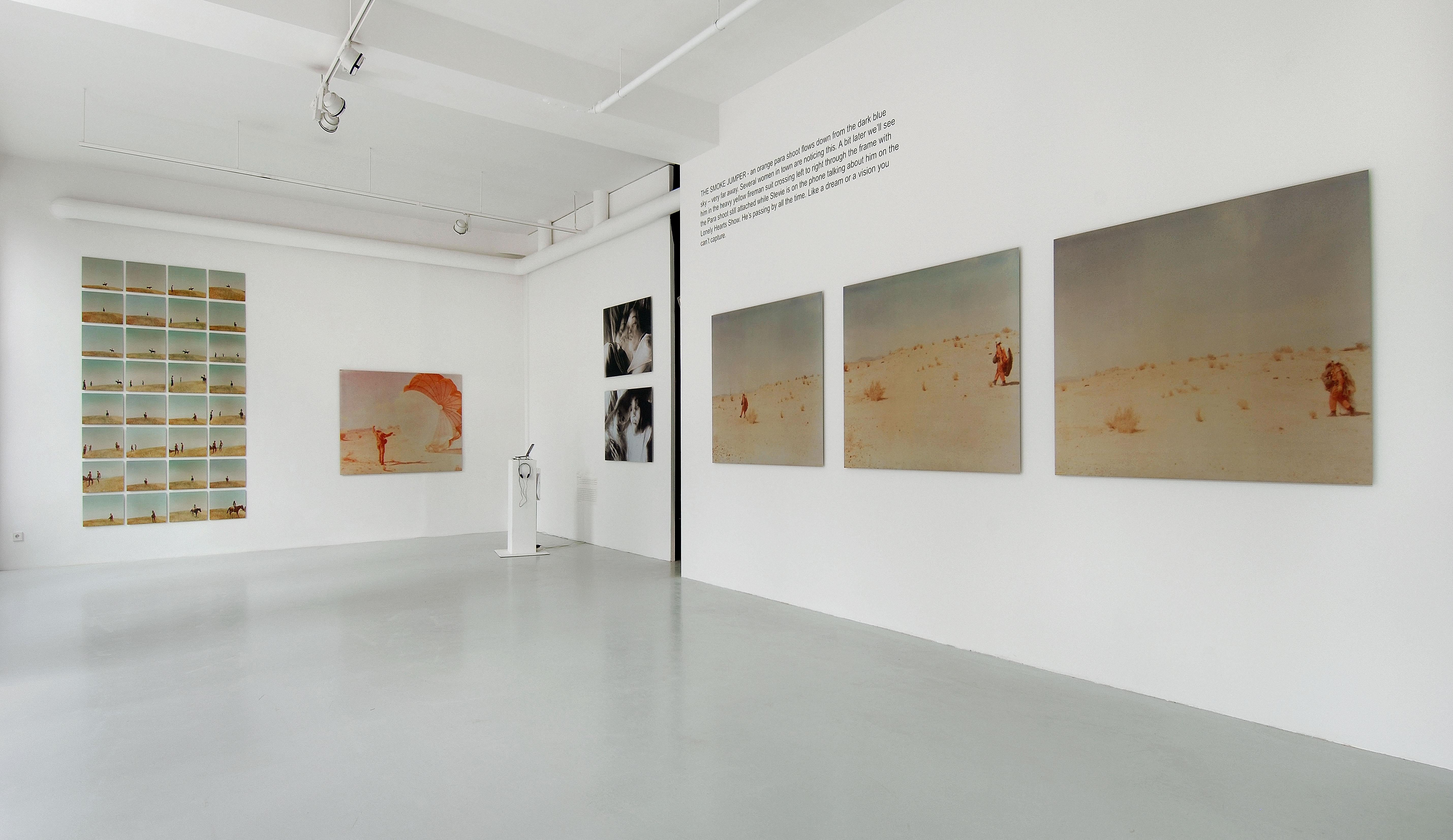 Renée's Dream (29 Palms, CA) - 2005

32 pieces, Edition 3/5, 
31 x 38 cm each, installed 276 x 164 cm including gaps. 
32 analog C-Prints, hand printed by the artist, 
based on 27 original Polaroids. 
Artist inventory 8072.03. 
Signature on back