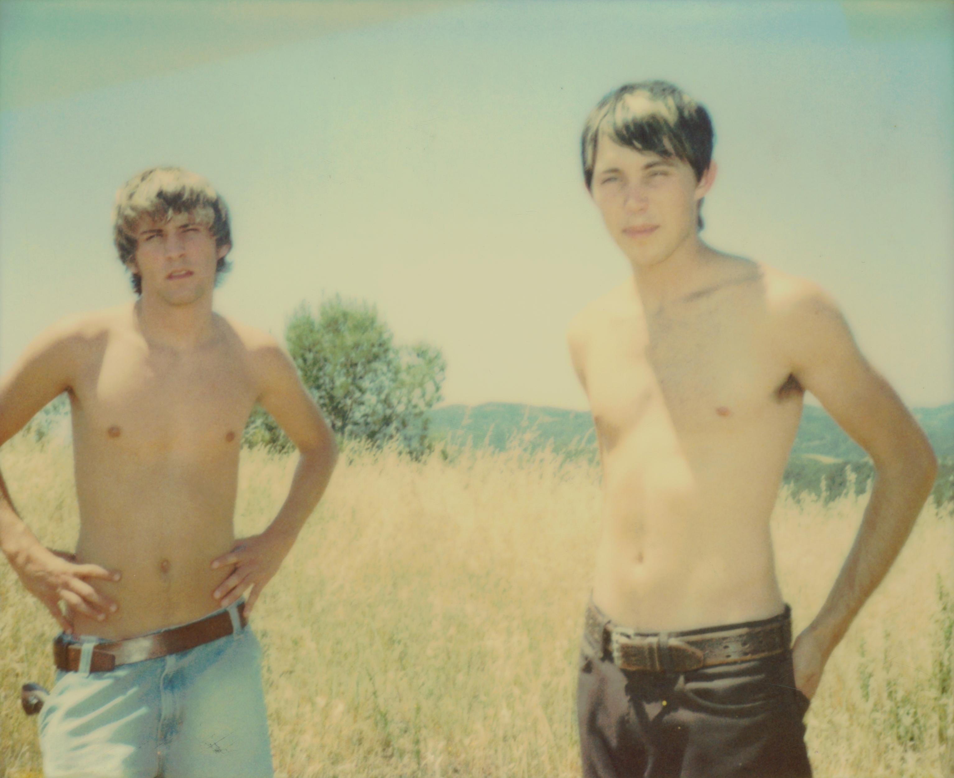 Stefanie Schneider Portrait Photograph – Renée's Dream - Die Jungen (Days of Heaven) - Landschaft, Pferd, Jungen