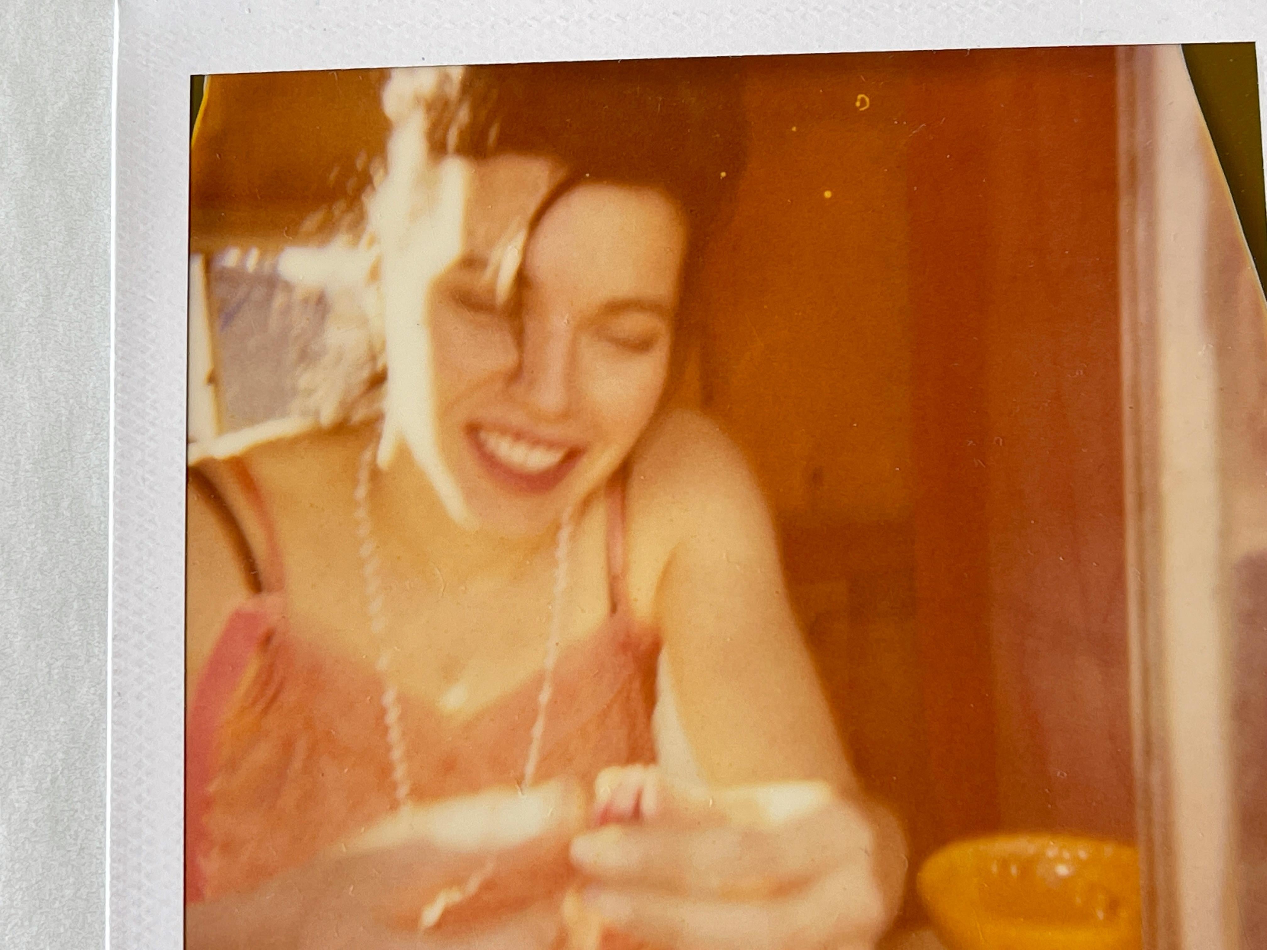 Romina, the Ticket Lady (29 Palms, CA) - Pice unique d'origine Polaroid - Photograph de Stefanie Schneider