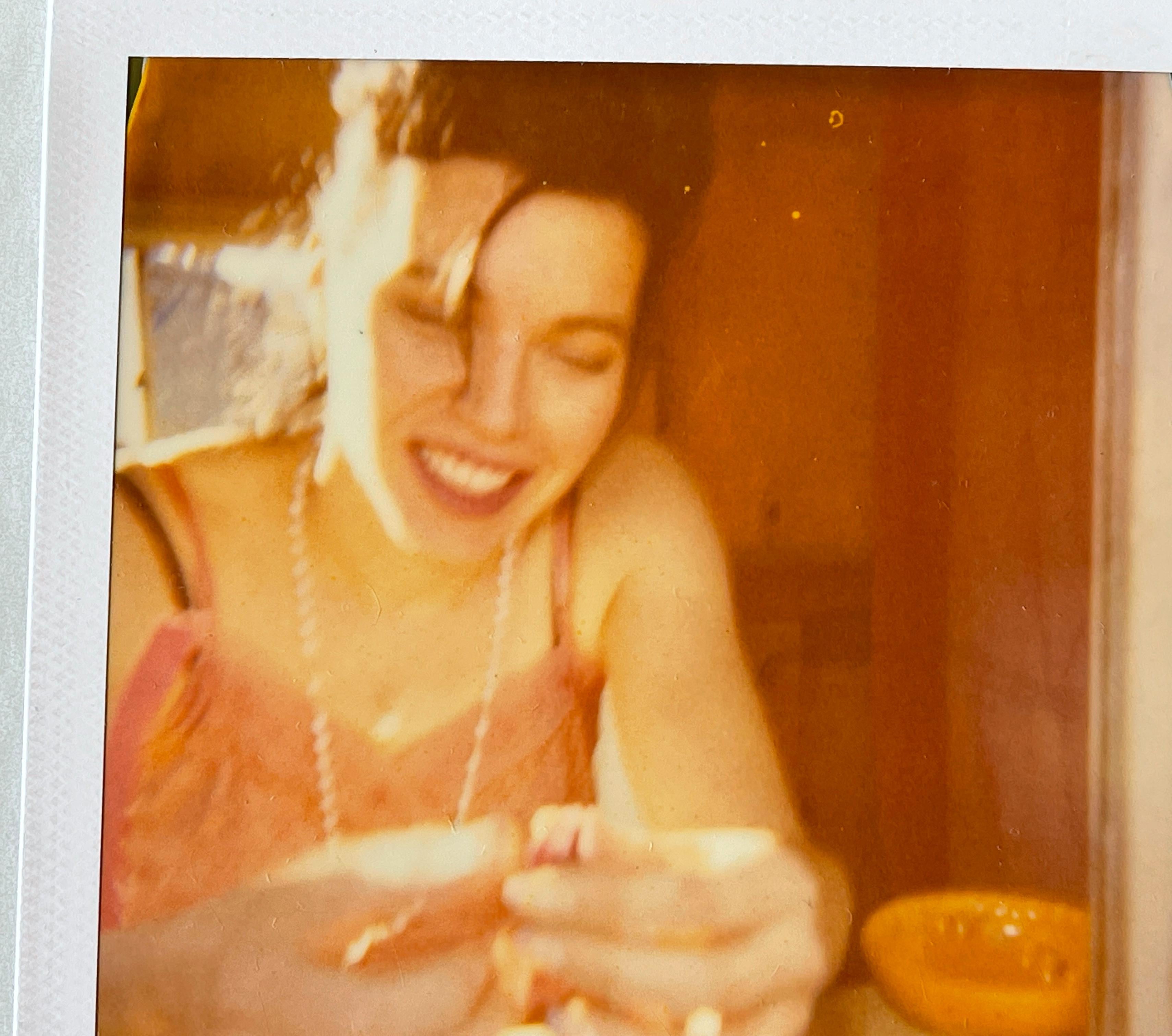 Romina, the Ticket Lady (29 Palms, CA) - Pice unique d'origine Polaroid - Contemporain Photograph par Stefanie Schneider