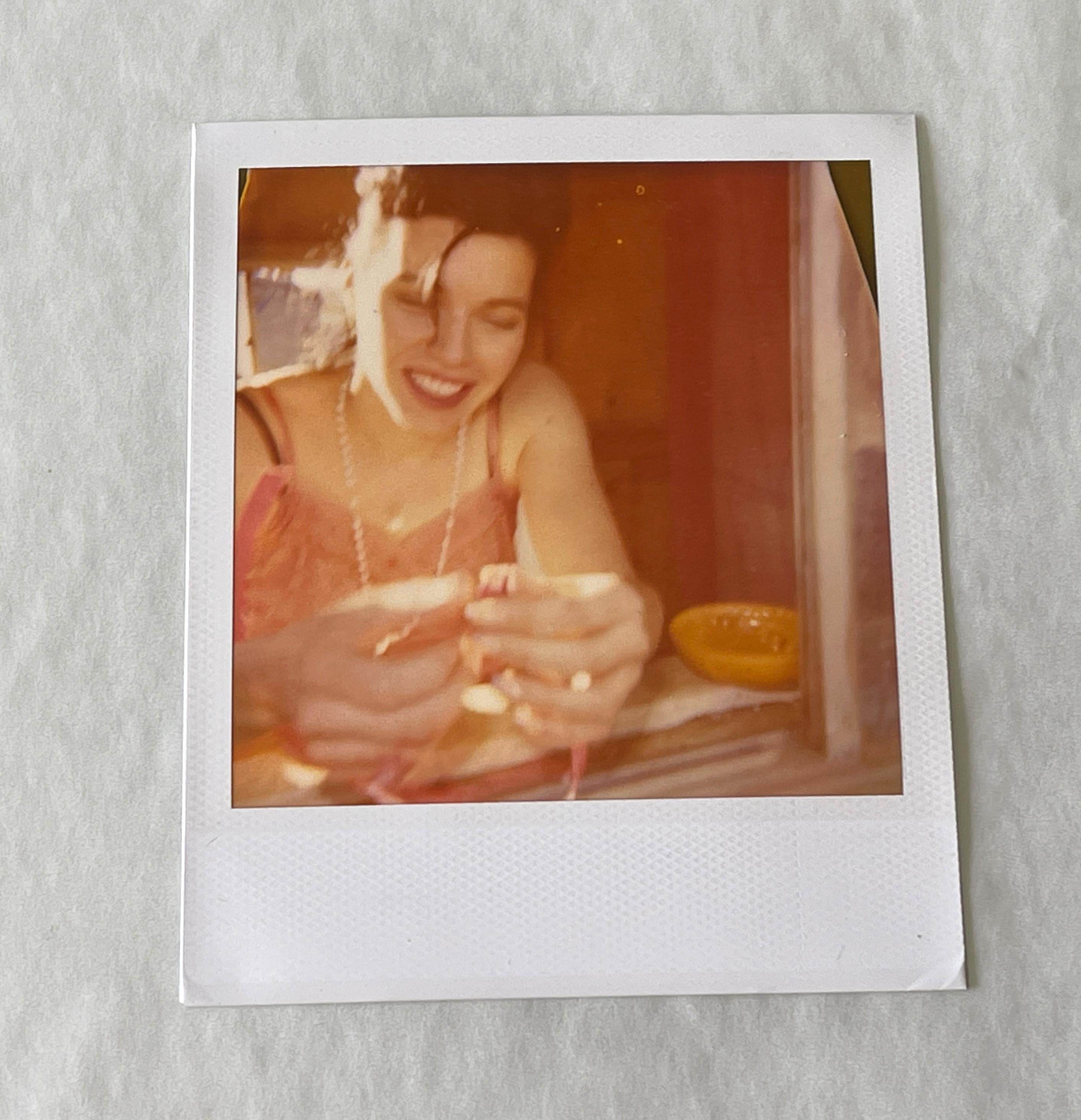 Portrait Photograph Stefanie Schneider - Romina, the Ticket Lady (29 Palms, CA) - Pice unique d
origine Polaroid