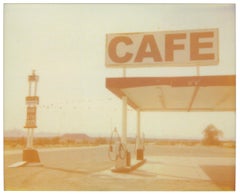 Cafe Roy's (California Badlands) - Contemporain, Polaroid, Paysage