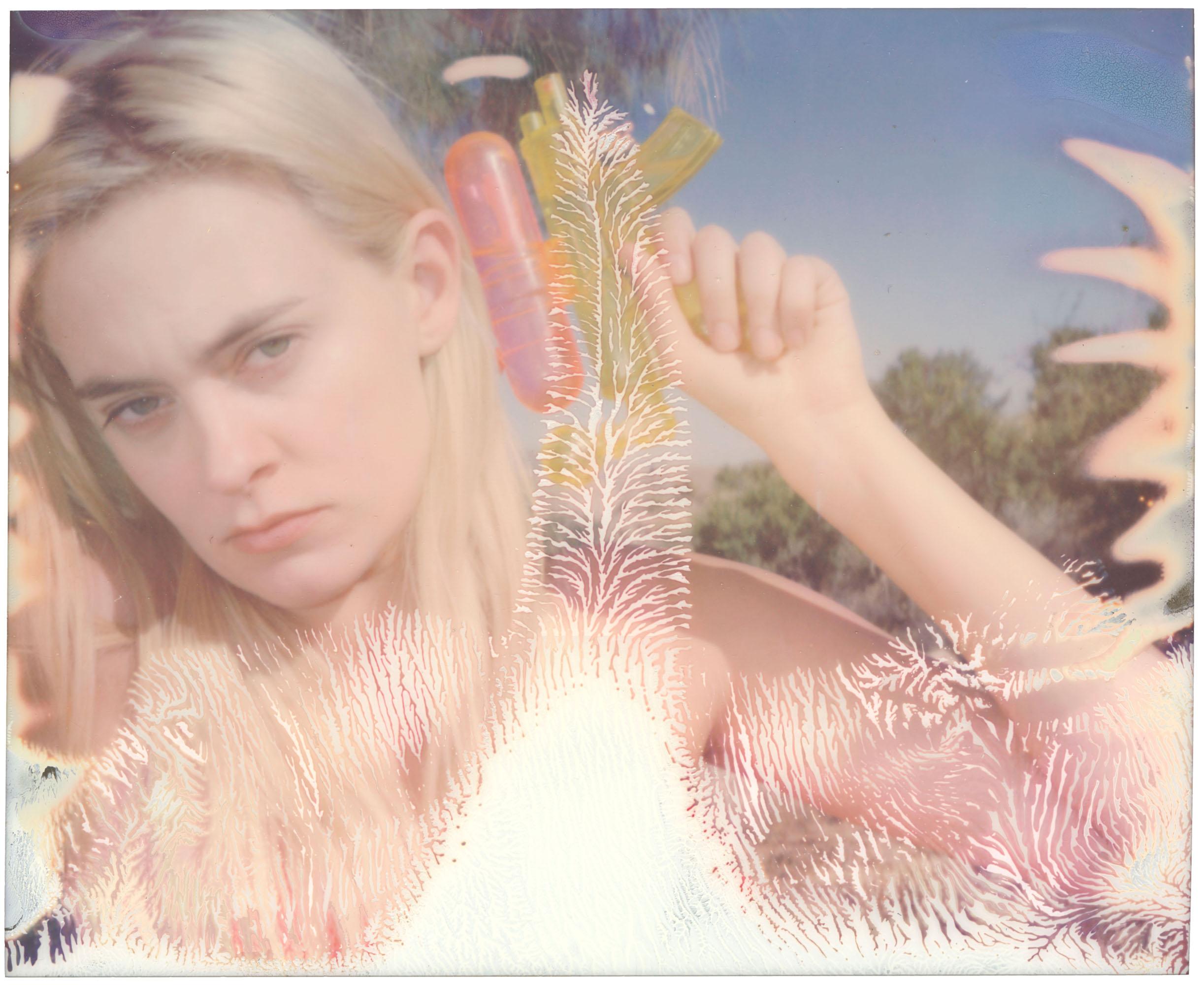 Stefanie Schneider Color Photograph – Laufende Ringe um den Mond (Heavenly Falls) - Polaroid, Contemporary