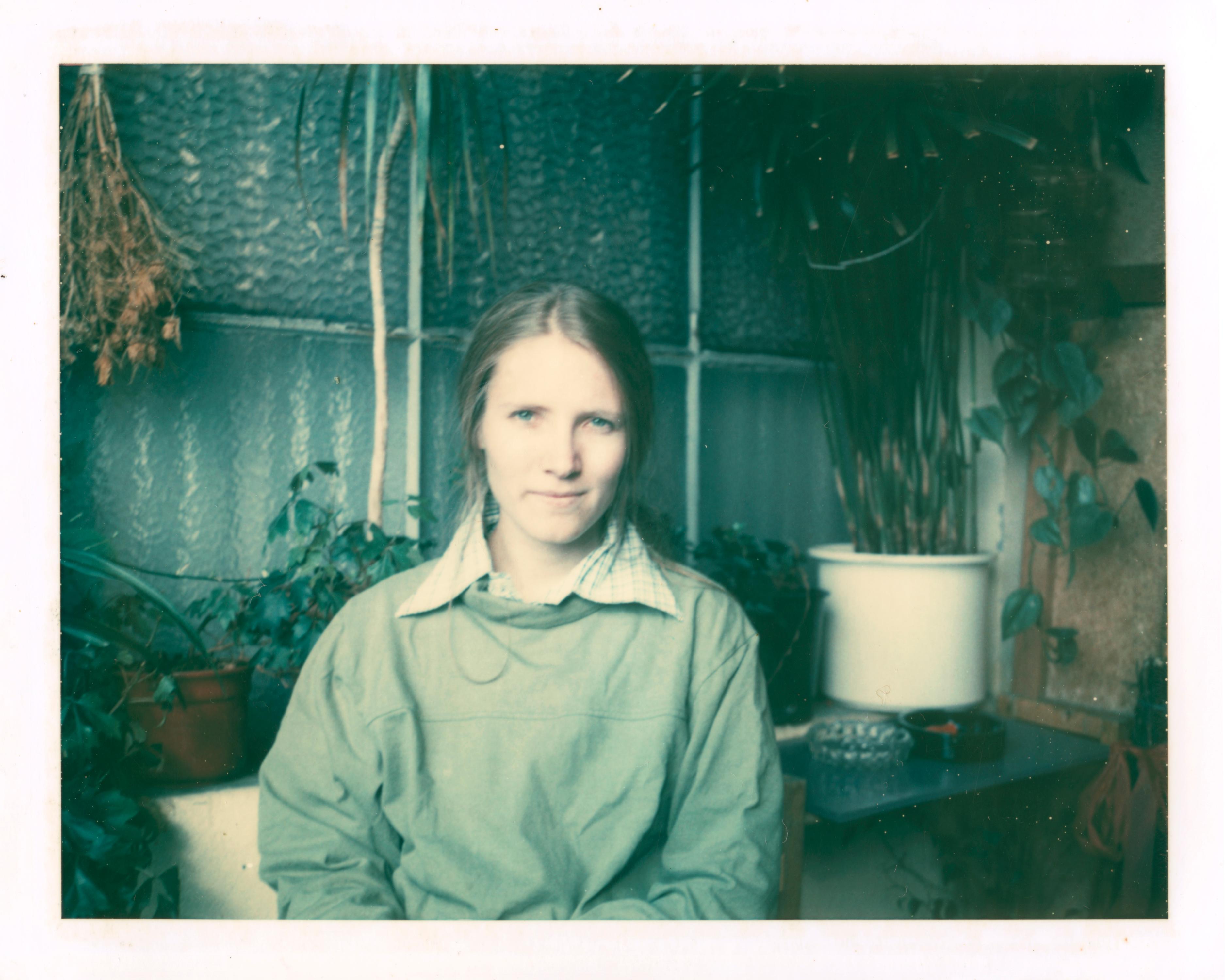 Portrait Photograph Stefanie Schneider - Self-Portrait en vert, 1993