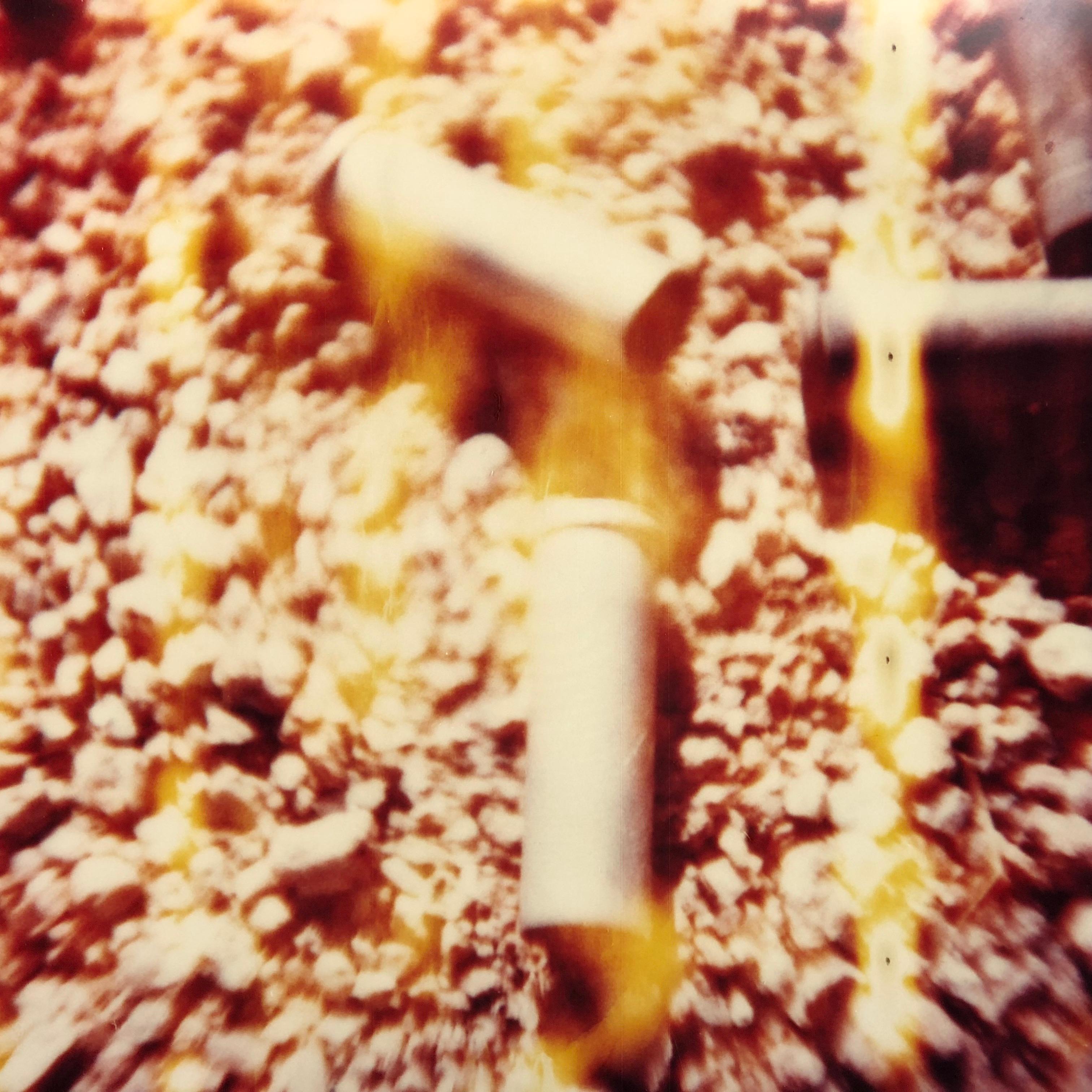 Conchas e Impacto (Wastelands) Contemporáneo, Abstracto, Polaroid, Siglo XXI - Photograph de Stefanie Schneider