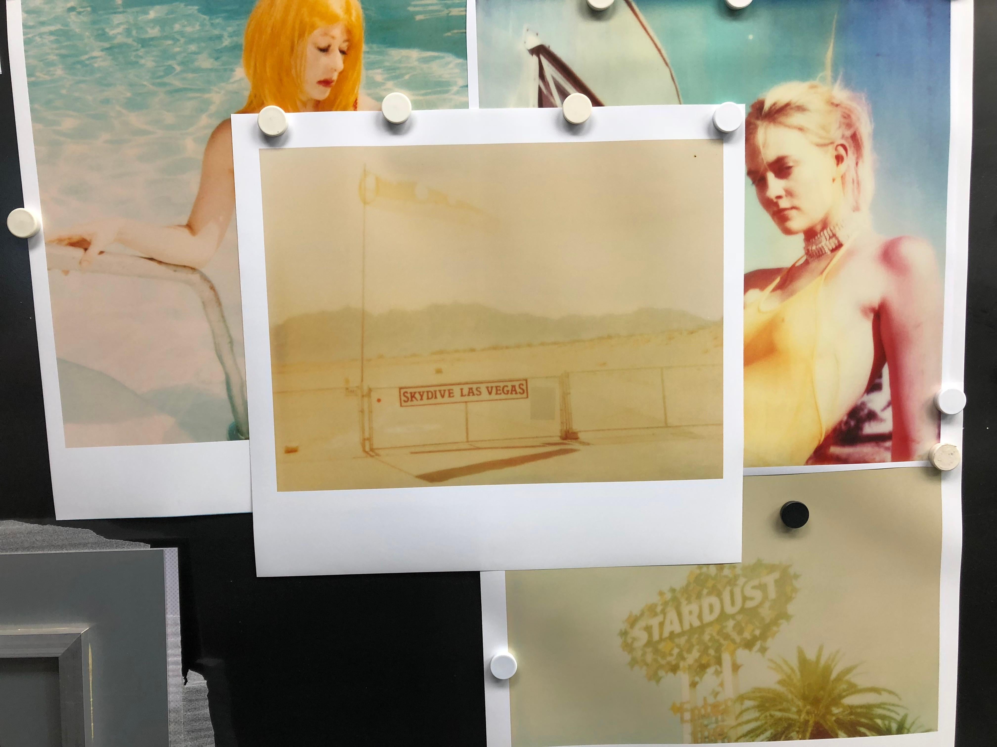 'Skydive' (Las Vegas), 1999, 50x60cm,
Edition 6/10, analog C-Print, hand-printed and enlarged by the artist Stefanie Schneider, based on a Stefanie Schneider expired Polaroid photograph.
Certificate and Signature label, artist Inventory Nr. 541.06,