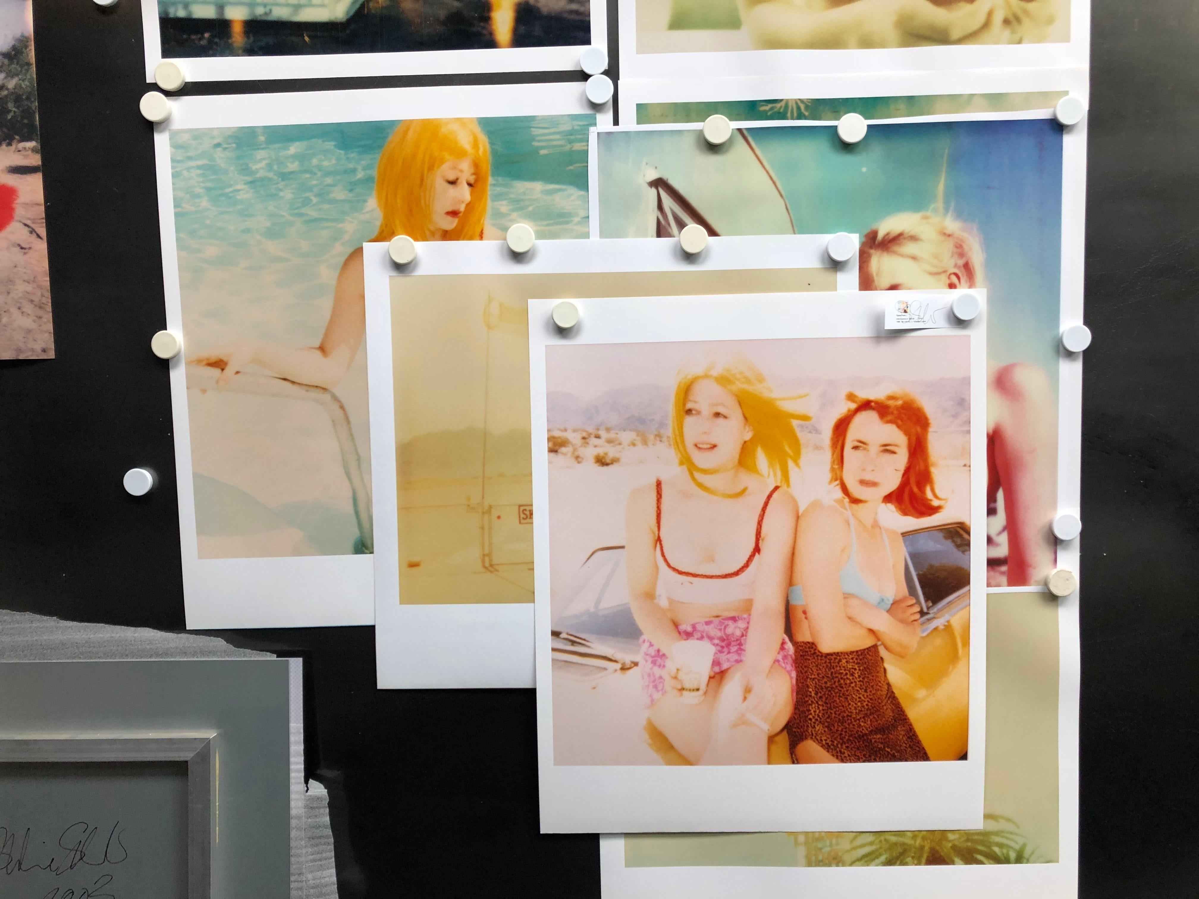 Spare Parts (29 Palms, CA) - stampa analogica a mano, Contemporaneo, Ritratto, Polaroid - Portrait Photograph Beige di Stefanie Schneider