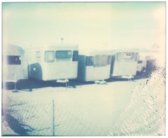 Remolques Espartanos (Depresión Americana) - Contemporáneo, Polaroid, Paisaje