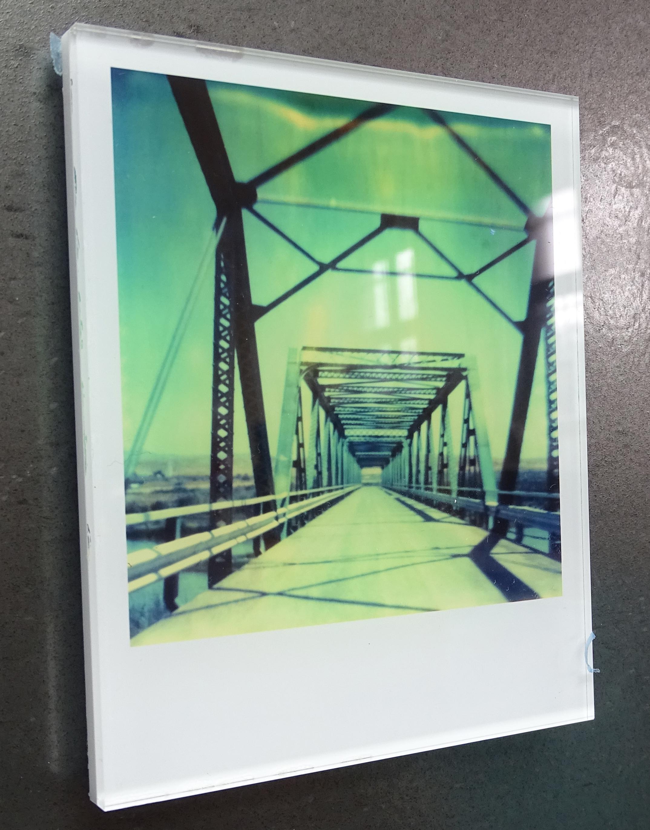 Stefanie Schneider Minis - Blue Bridge - basée sur un Polaroid, monté  en vente 1