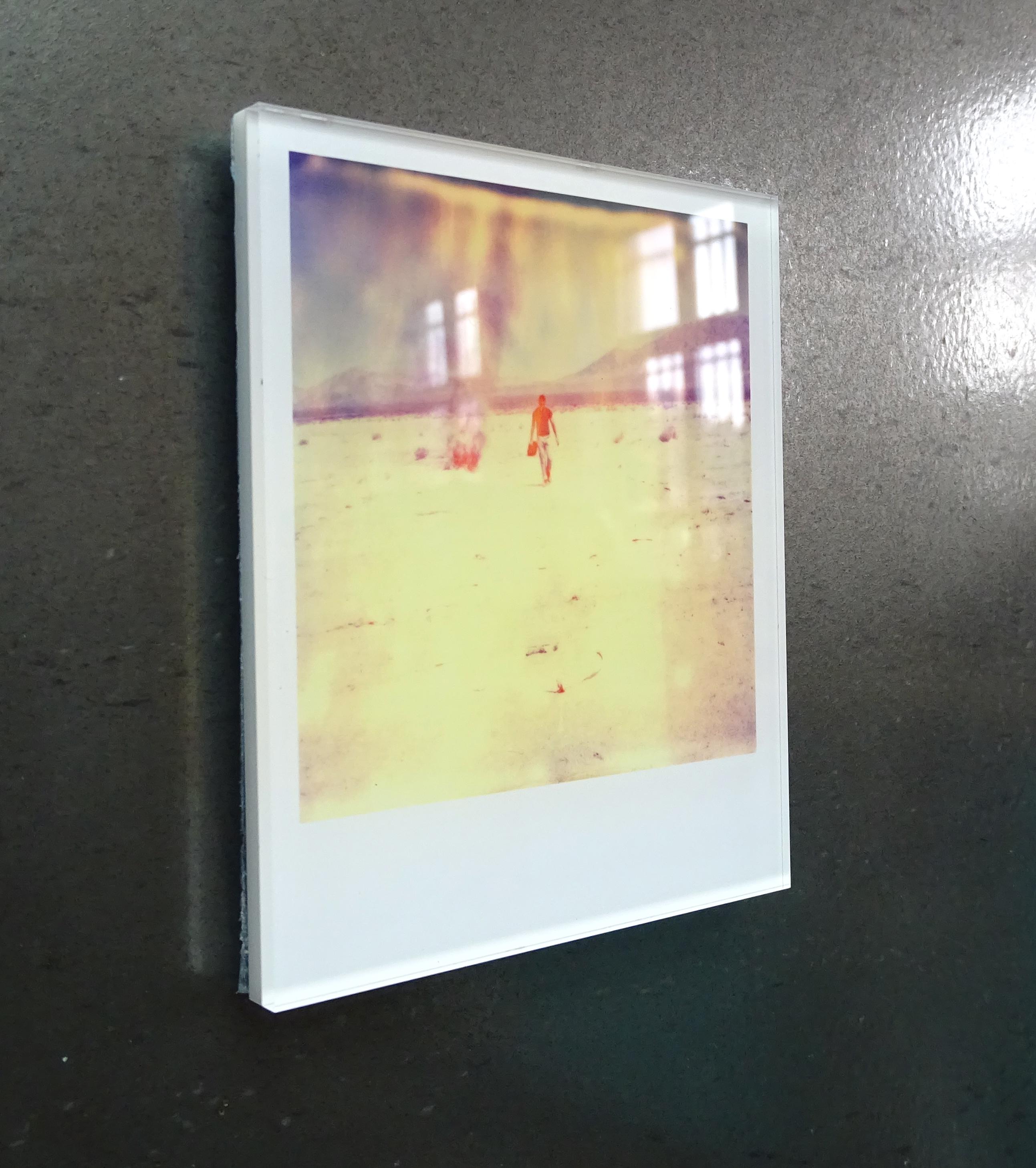 Stefanie Schneider Minis – GASOLINE I – auf einem Polaroid basiert im Angebot 2